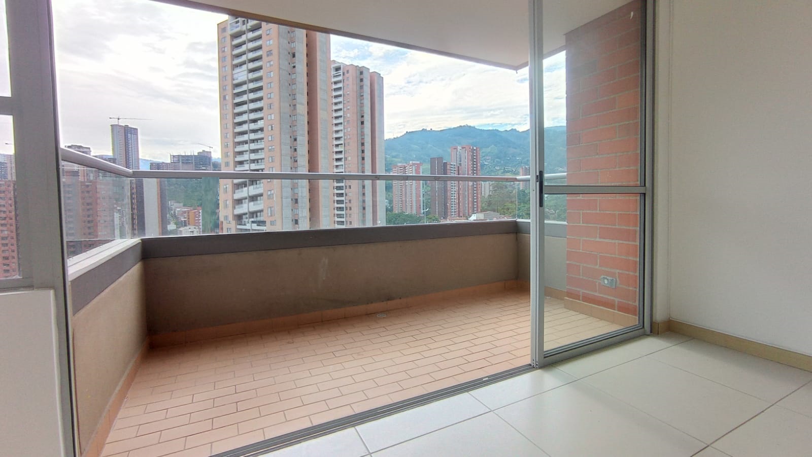 APARTAMENTO  PARA VENTA EN SABANETA ANTIOQUIA, (RENTANDO)