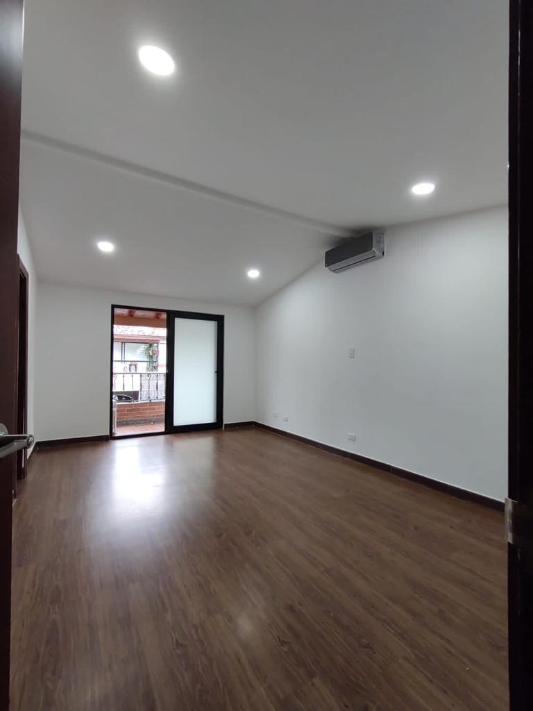 Casa para venta en la Mota Medellin