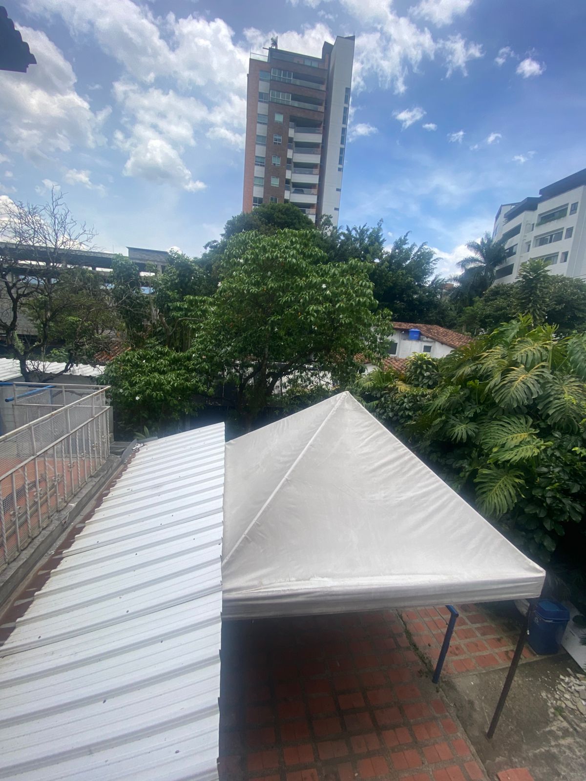 Arriendo Casa Comercial en la Aguacatala Medellin