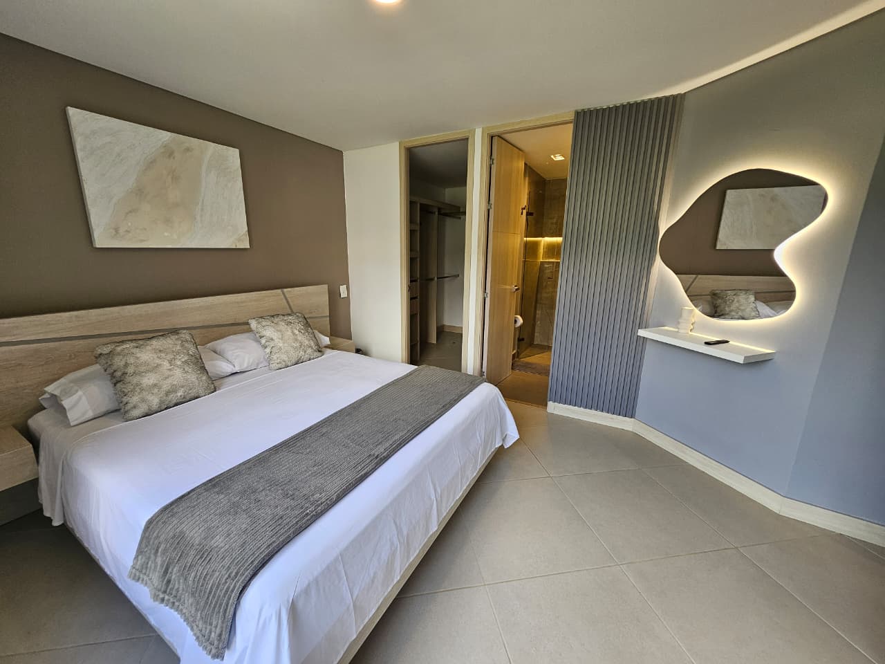 Apartamento amoblado para la venta en Camino Verde Envigado