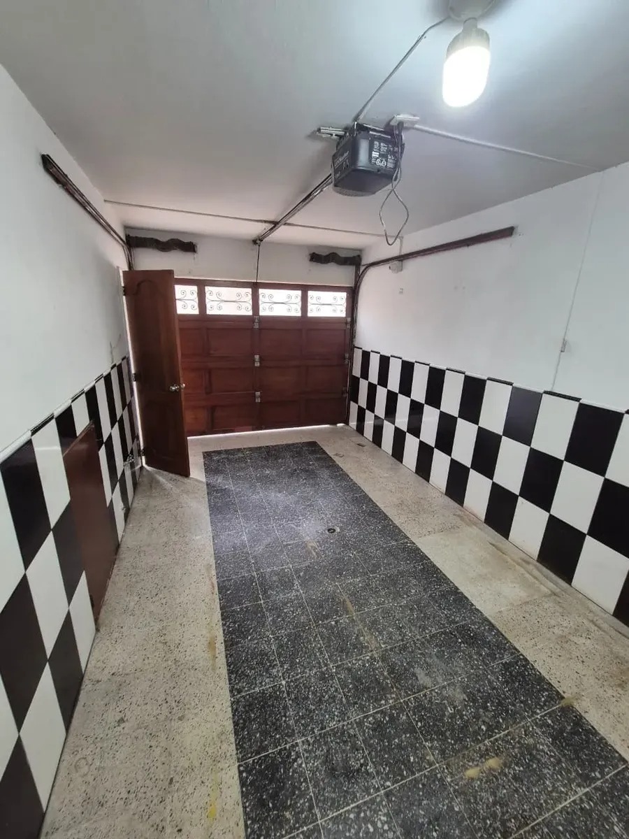 Casa para venta en Medellín laureles 2 piso con parqueadero