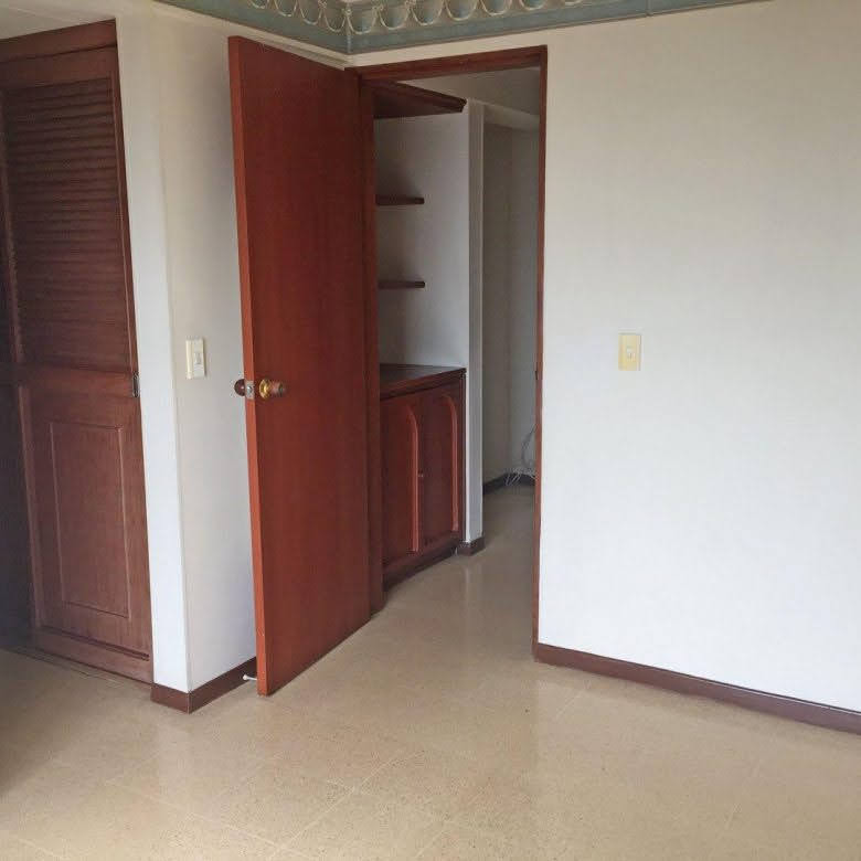 Apartamento en Venta Medellin Loma de los Bernal