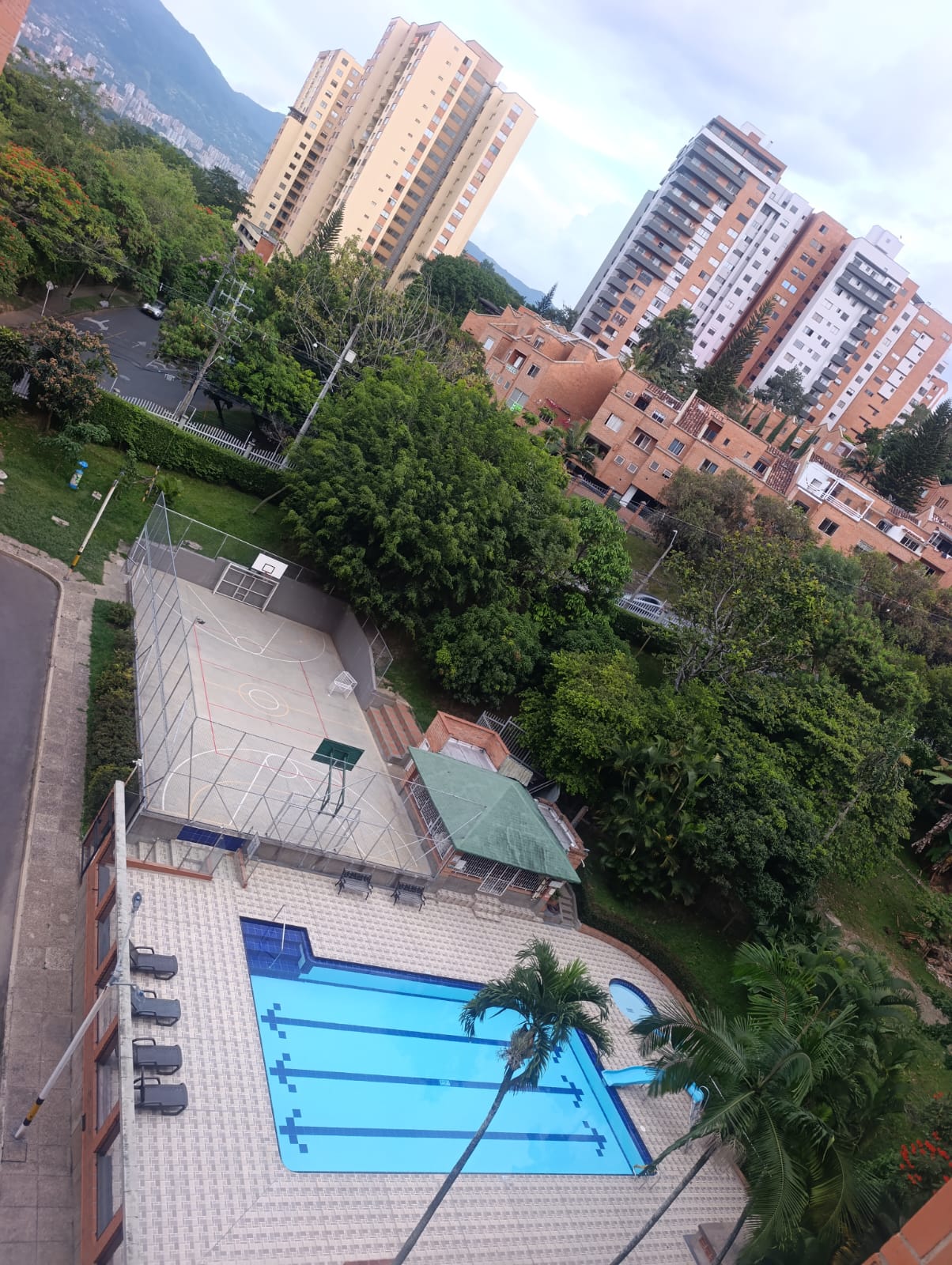 Apartamento en venta Medellín  Loma de los Bernal parte baja