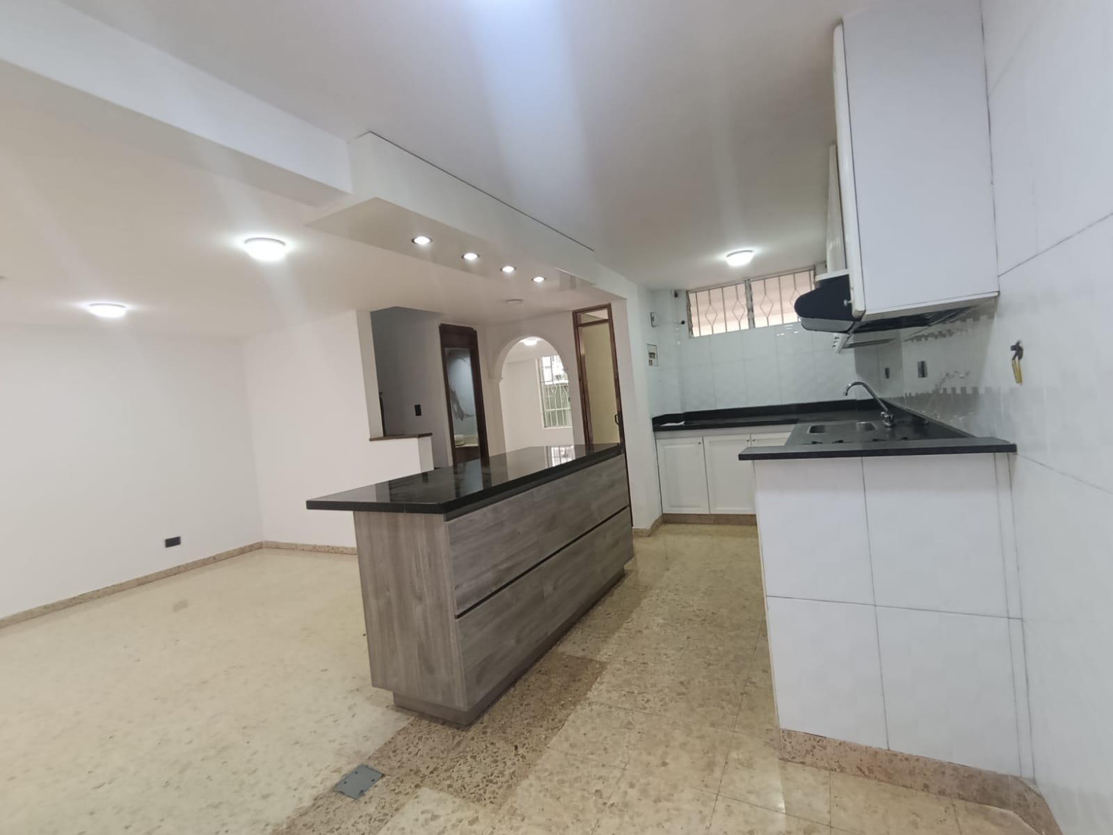 Casa para Arriendo  en Loma de los Bernal Medellín