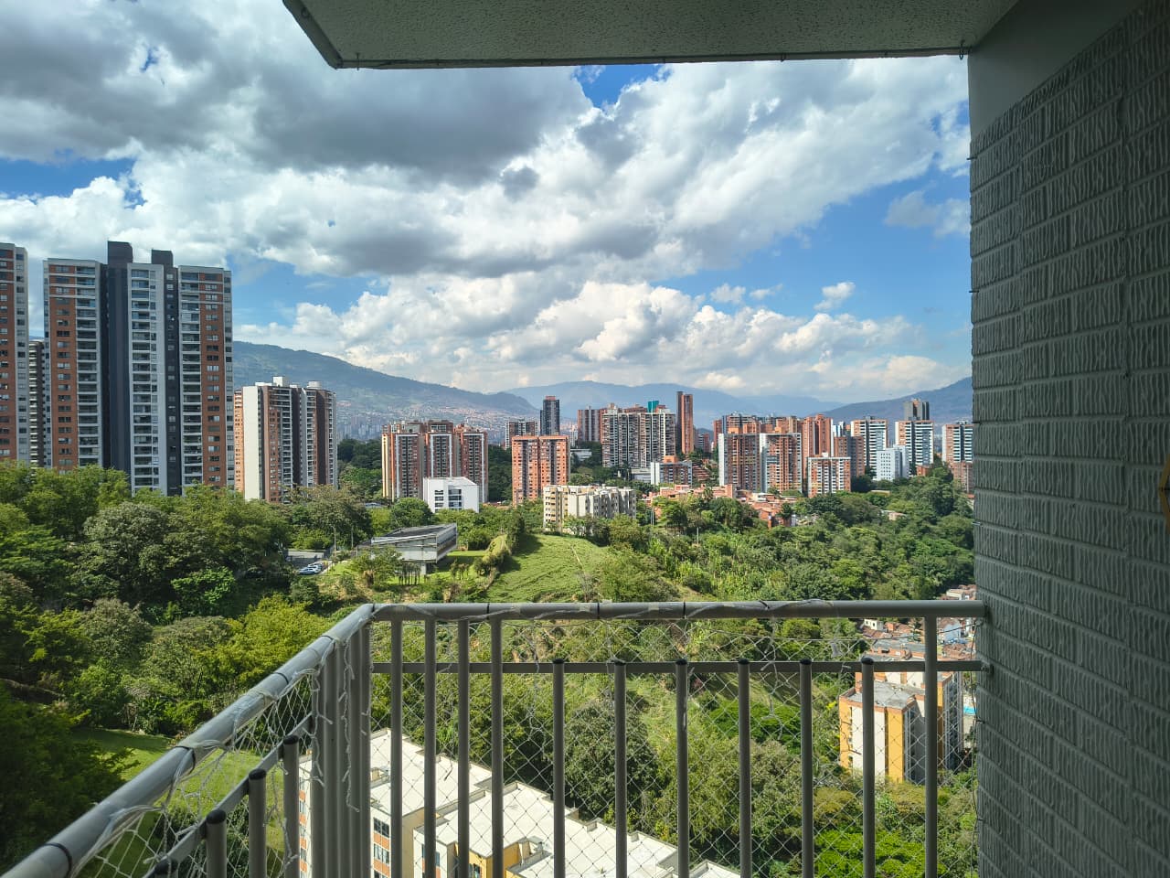 Apartamento para la venta en Loma de los Bernal Medellin