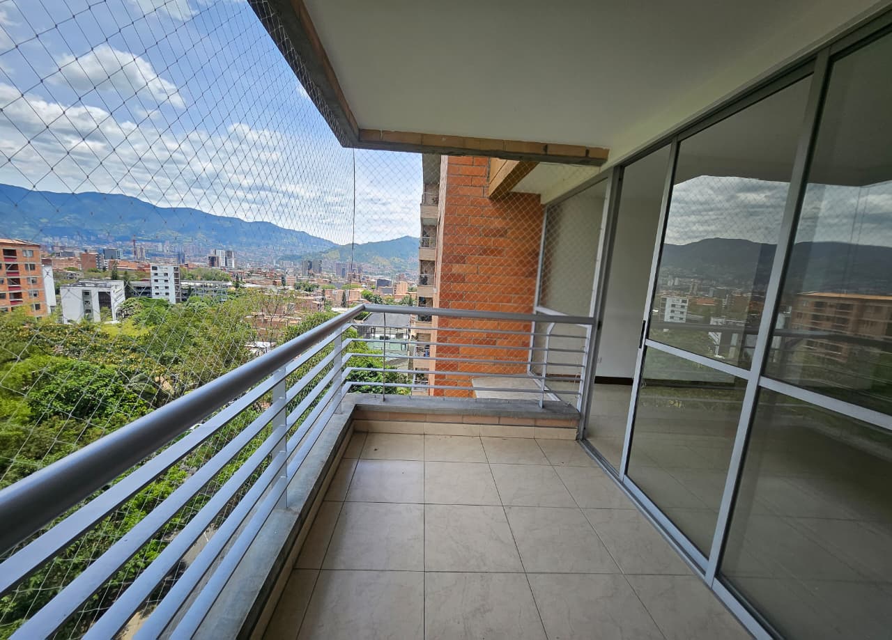Apartamento en arriendo en la Loma del Escobero Envigado