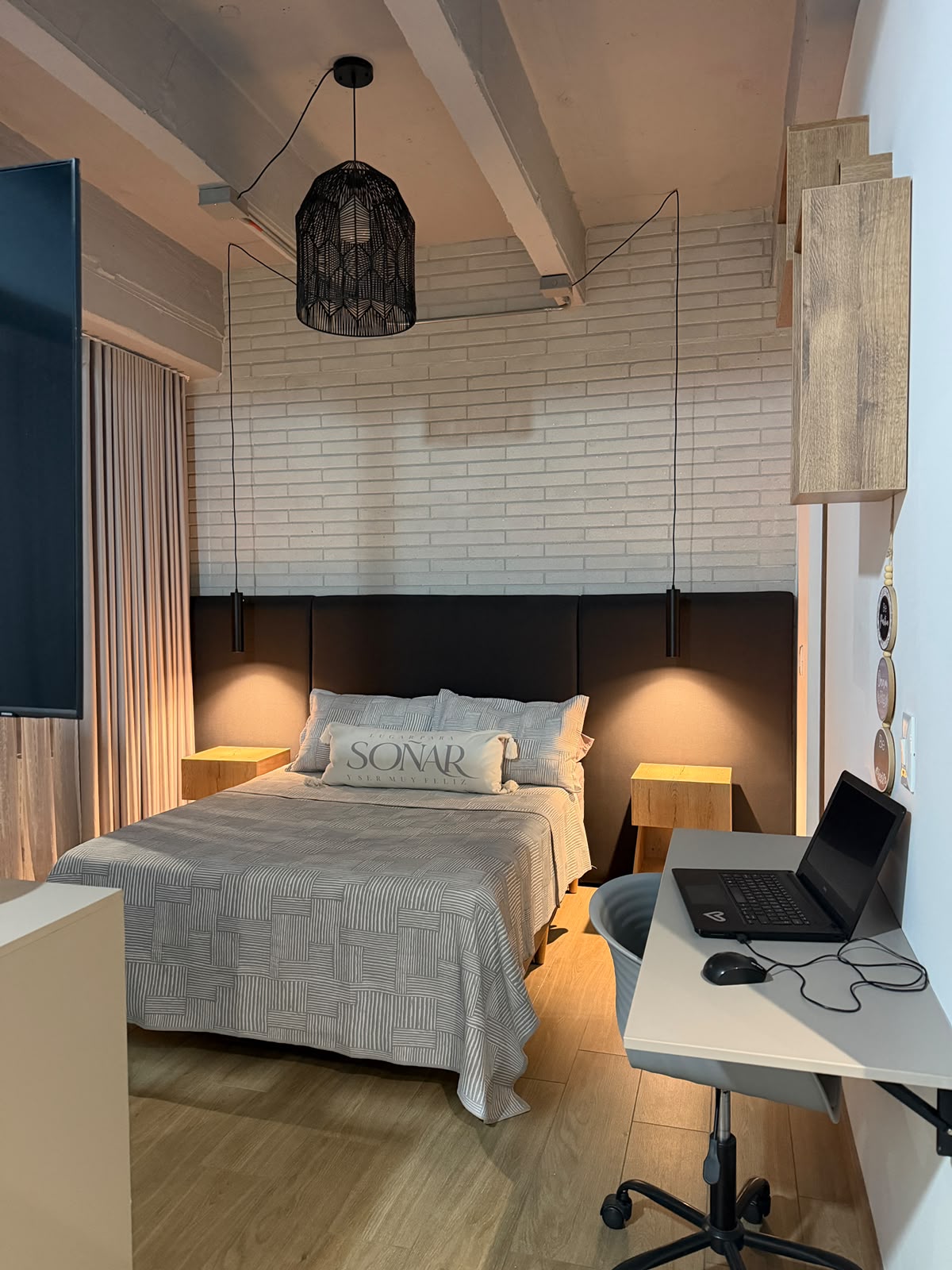Apartaestudio amoblado para arriendo en Ciudad del Río El Poblado