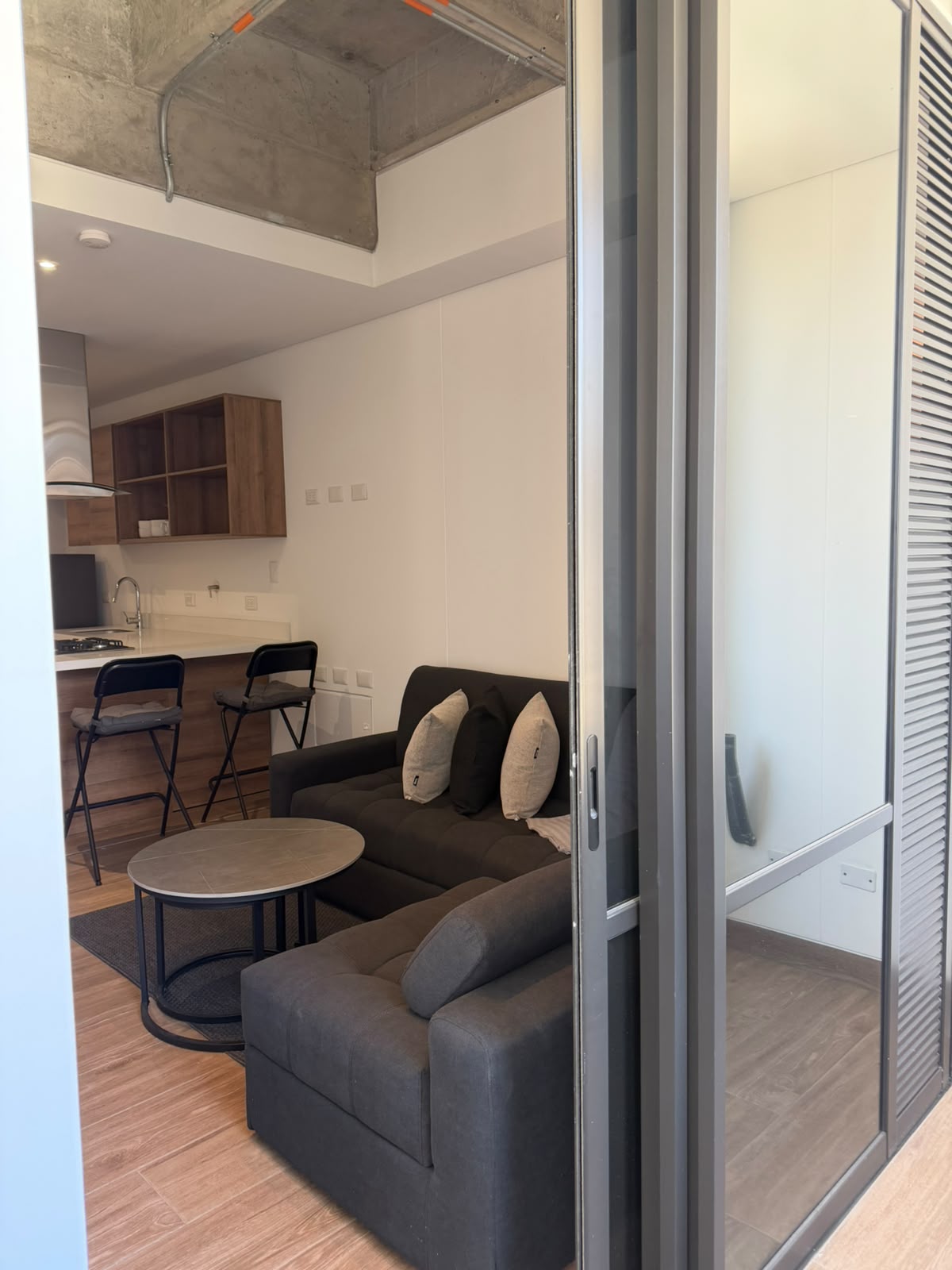 Apartaestudio amoblado para arriendo en Ciudad del Río El Poblado