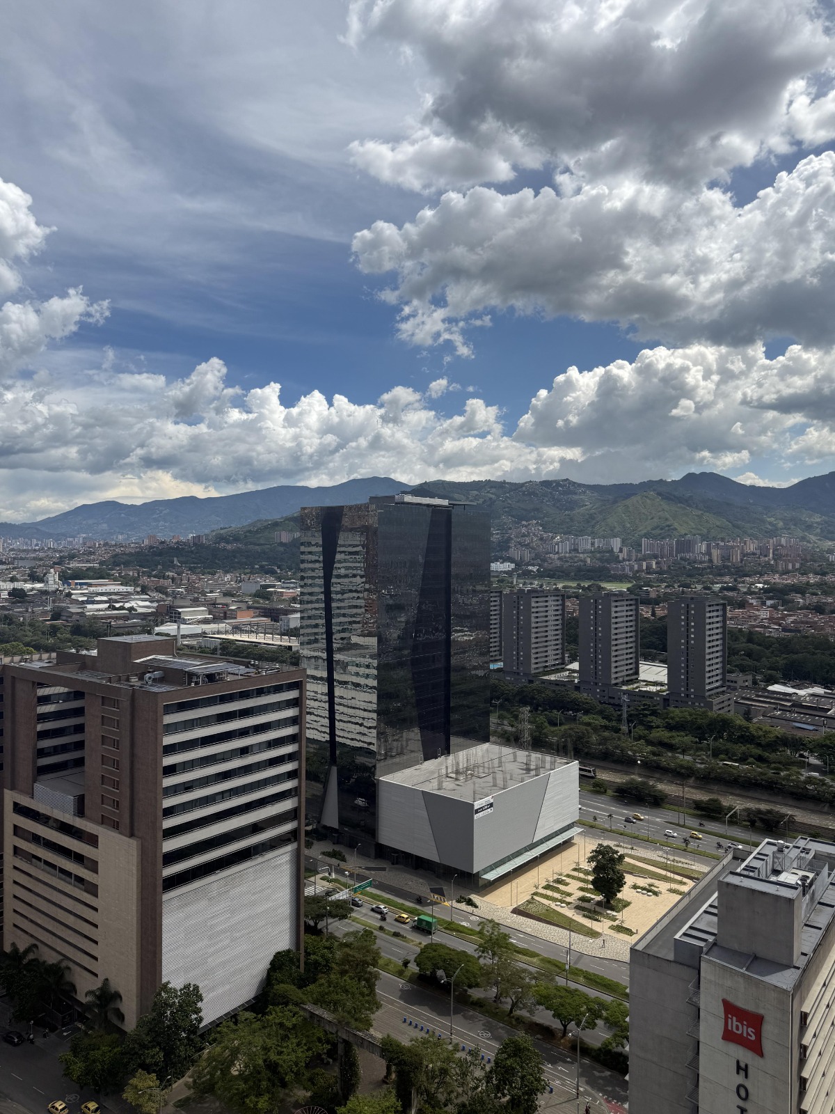 Apartamento amoblado para arriendo en Ciudad del Río El Poblado