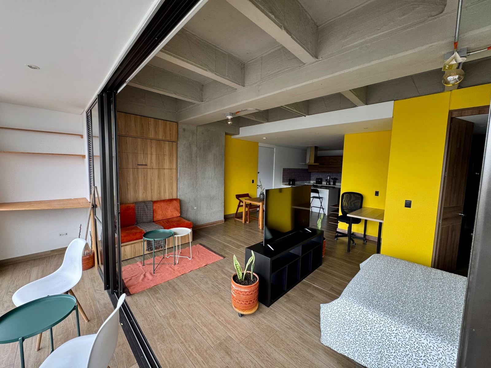 Apartaestudio amoblado para arriendo en Ciudad del Río El Poblado