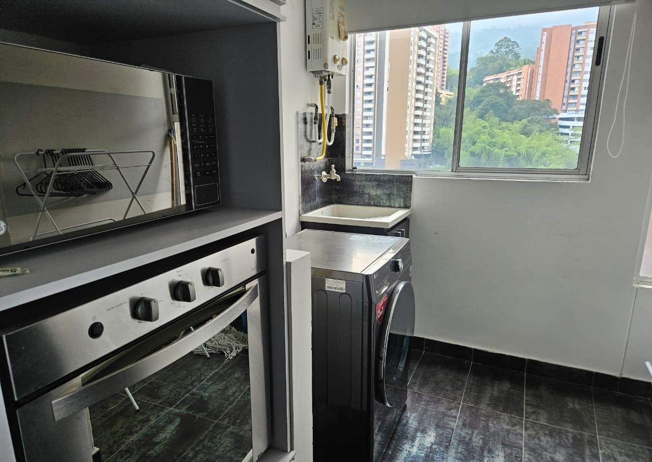Apartamento amoblado en arriendo en La Loma del Esmeraldal Envigado