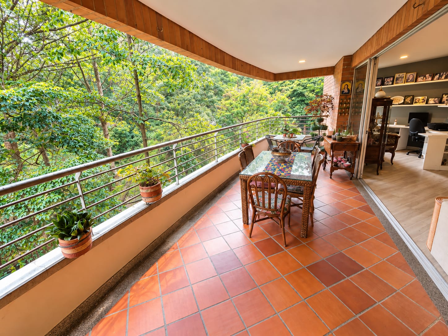 Apartamento en venta San Lucas Medellín – 161 m² + 3 parqueaderos