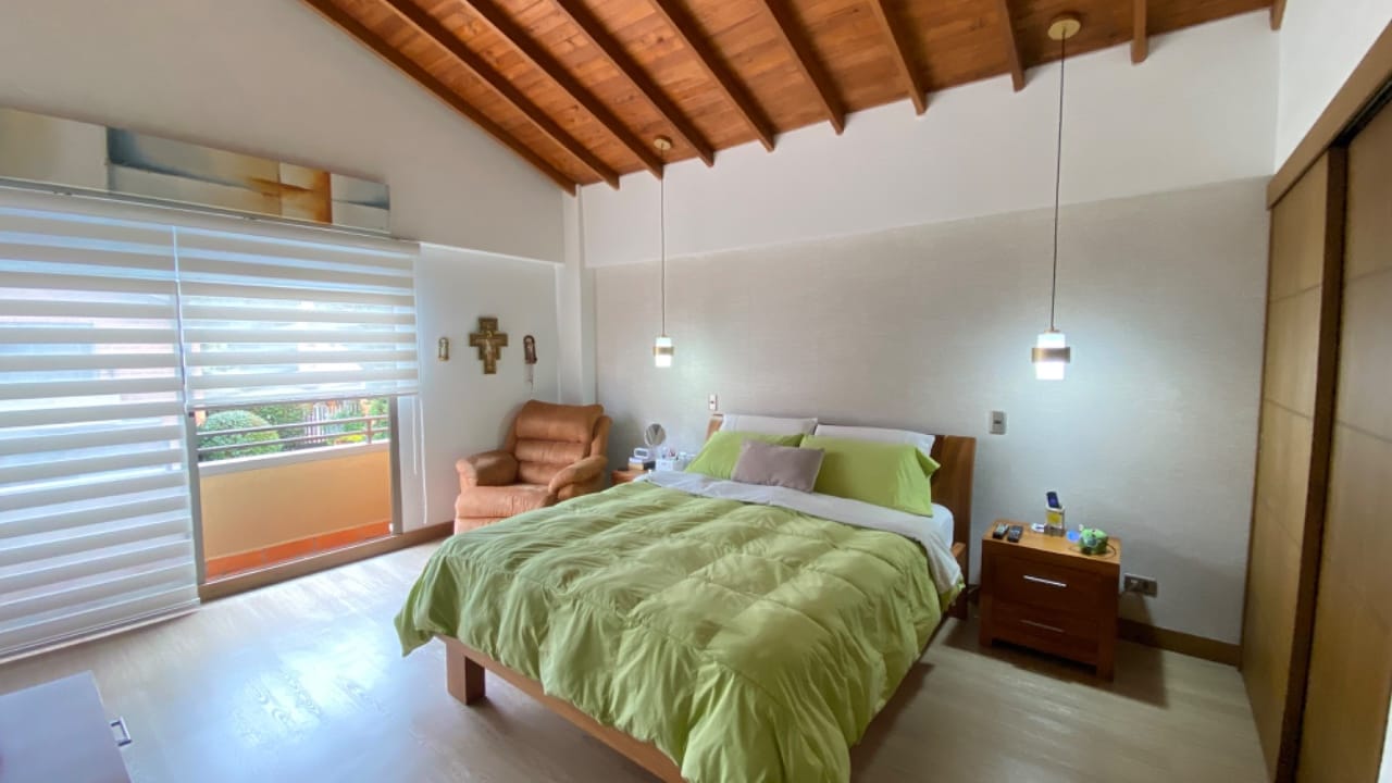 Venta de casa en El Retiro cerca al parque