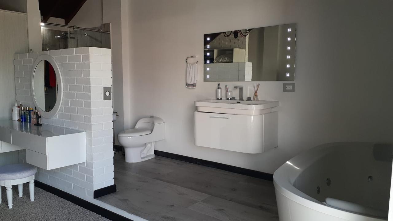 Venta de Casa en La Estrella Cerca del Parque - Antioquia