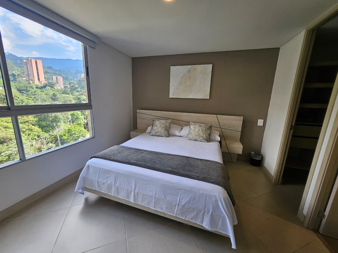 Apartamento amoblado para la venta en Camino Verde Envigado