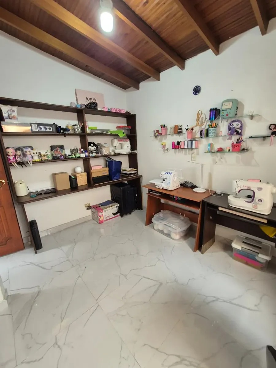 Casa para venta en Medellín laureles 2 piso con parqueadero