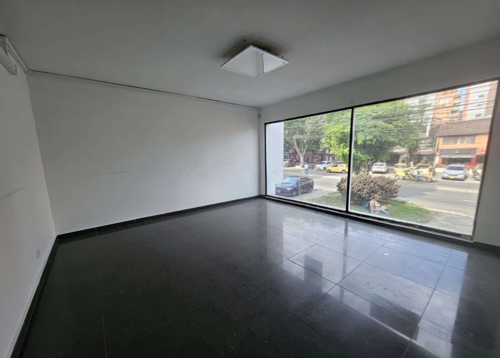 Casa comercial para arriendo en La 80 Floresta