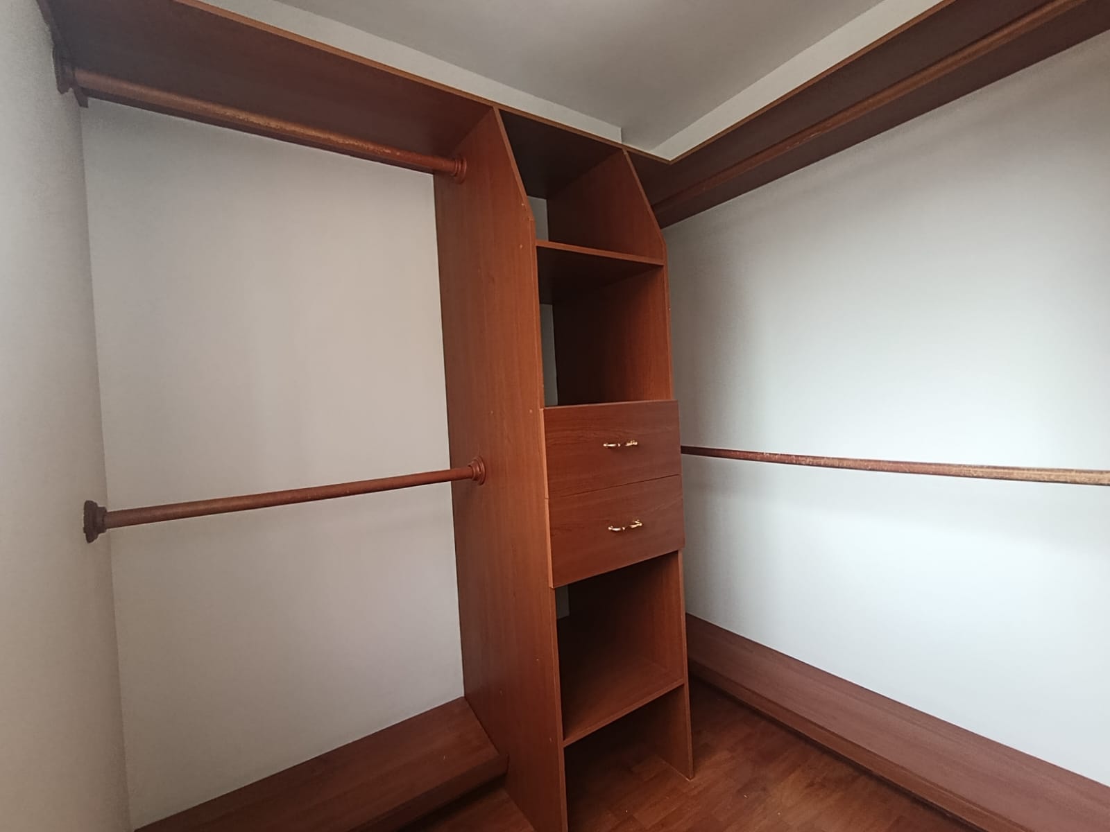 Apartamento Dúplex  en Arriendo Loma de los Bernal