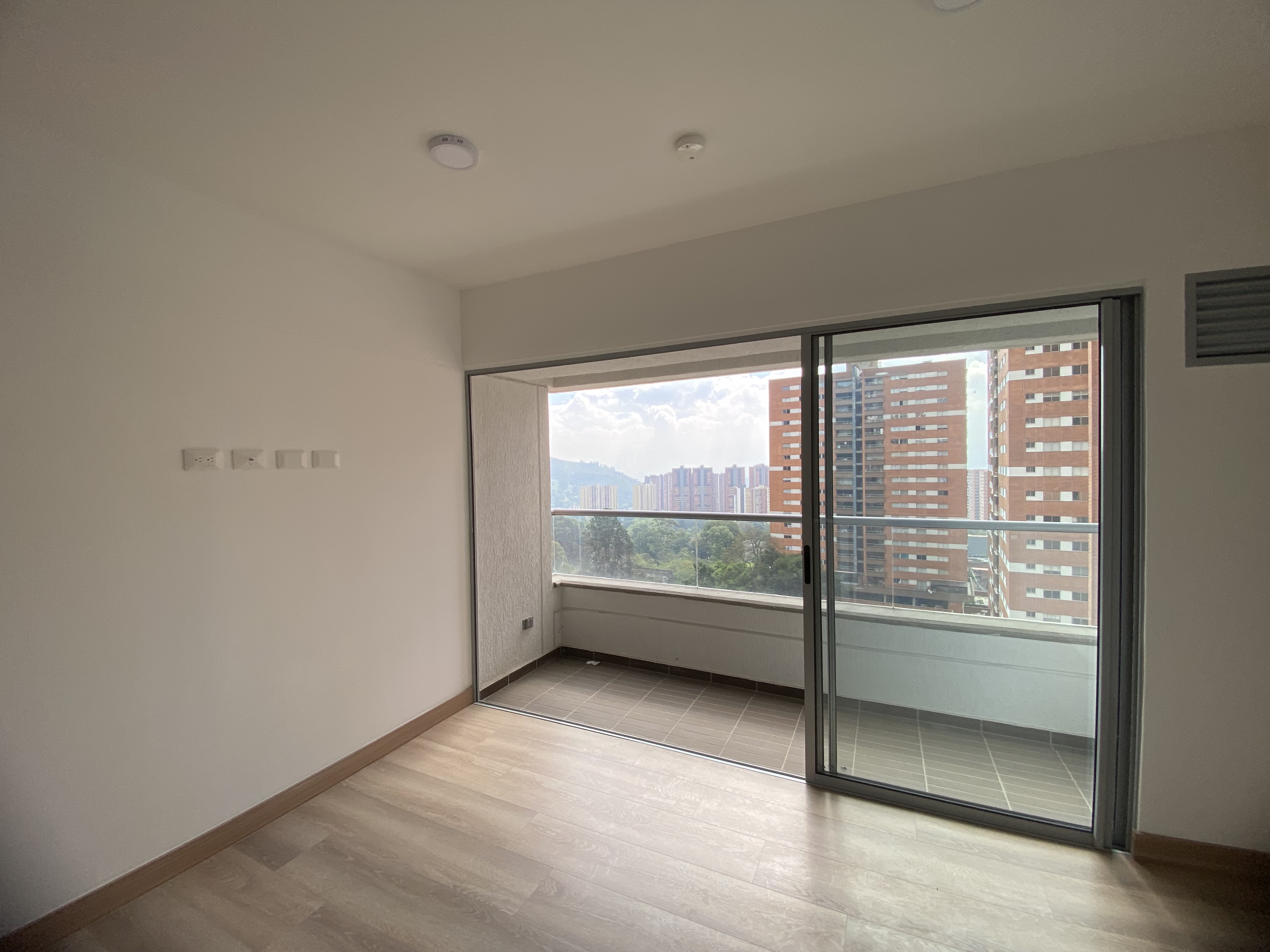 Venta de apartamento para estrenar en La Estrella, Toledo
