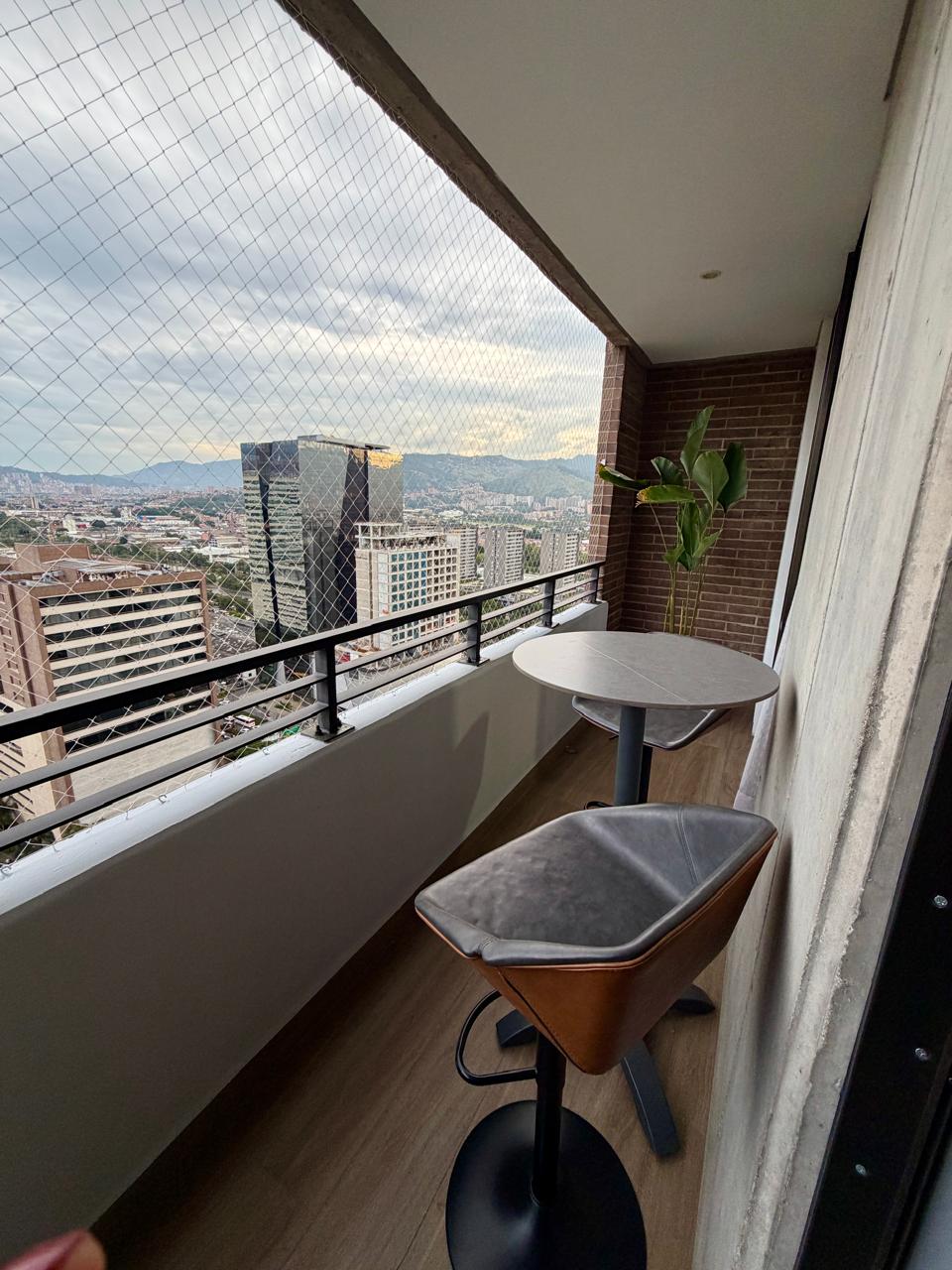 Apartaestudio amoblado para arriendo en Ciudad del Río El Poblado