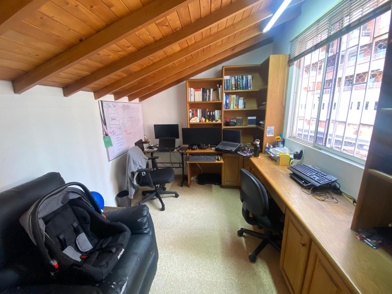 Casa para la Venta en Loma de los Bernal Medellin