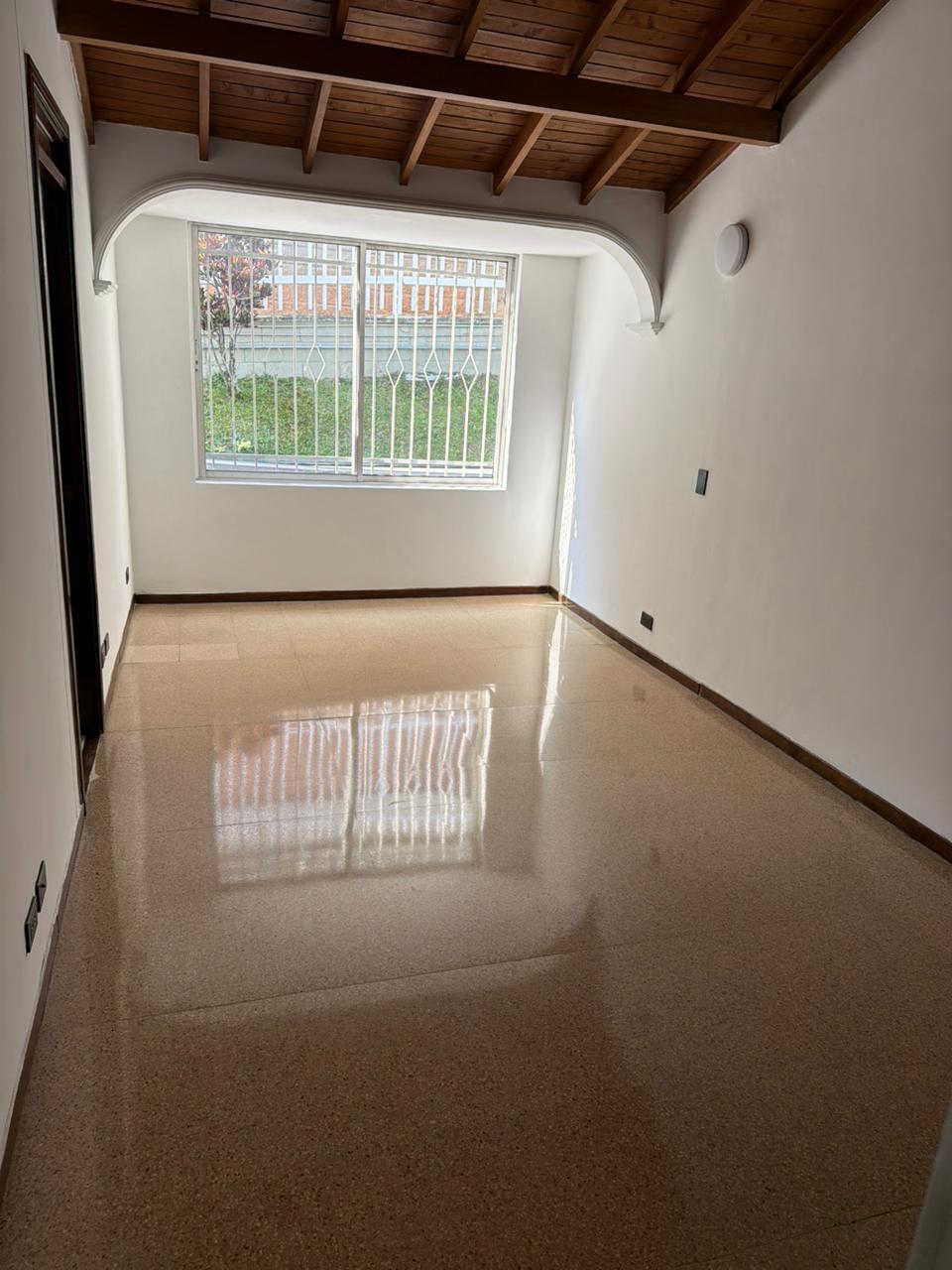 Casa para Arriendo  en Loma de los Bernal Medellín