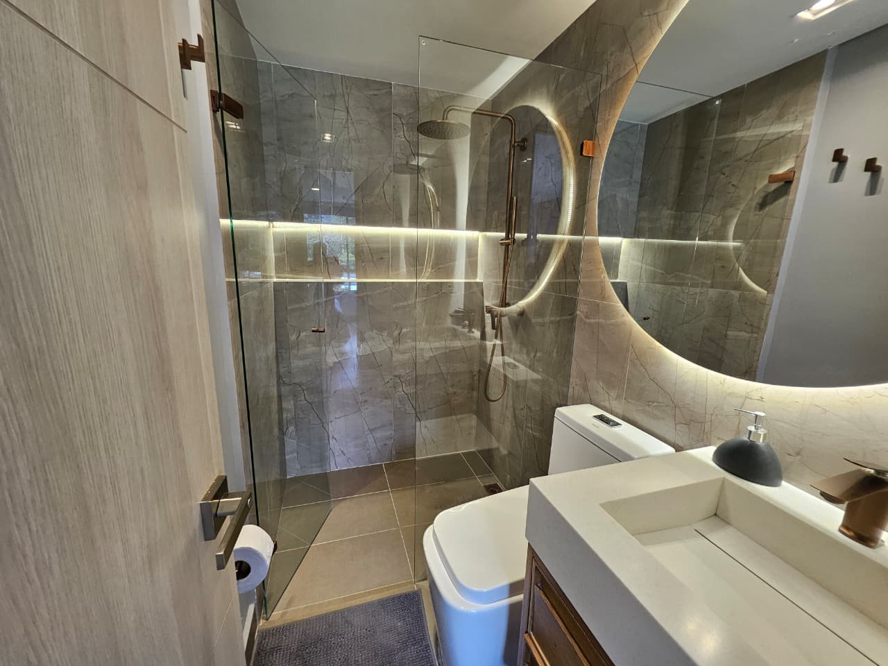 Apartamento amoblado para la venta en Camino Verde Envigado