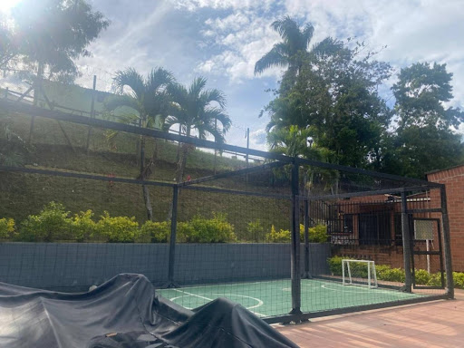 Casa en venta en La Mota Medellin