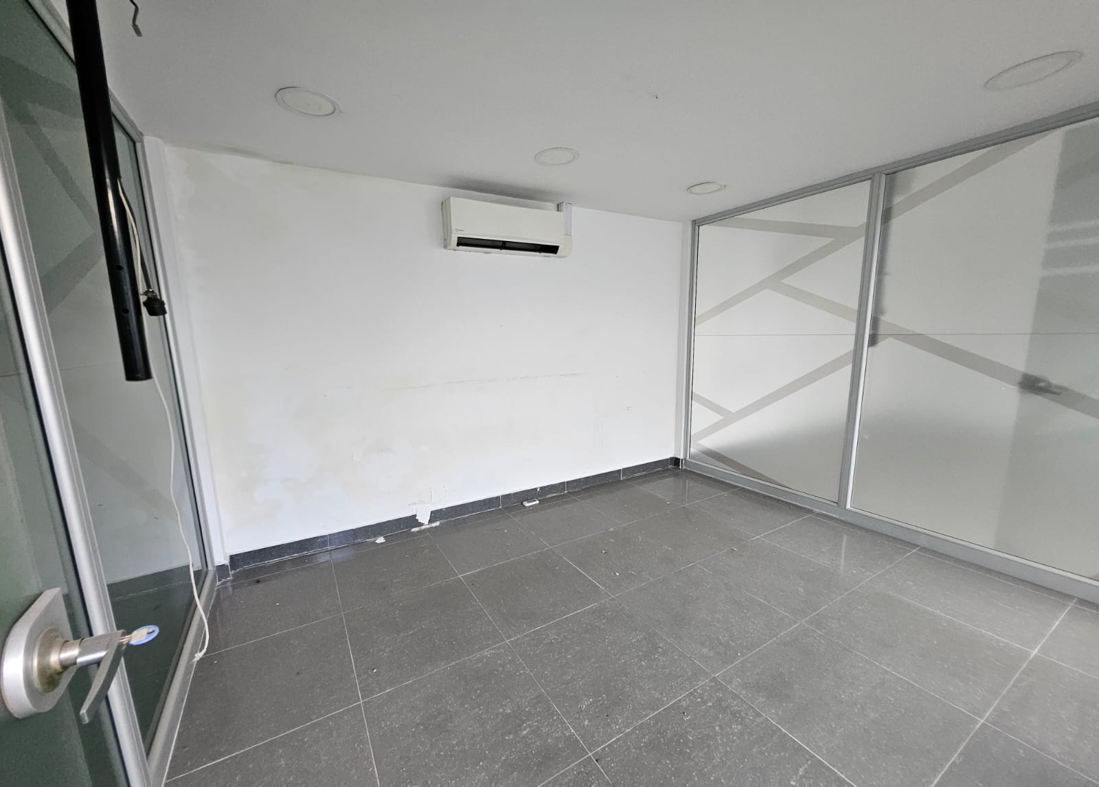Casa comercial para arriendo en La 80 Floresta
