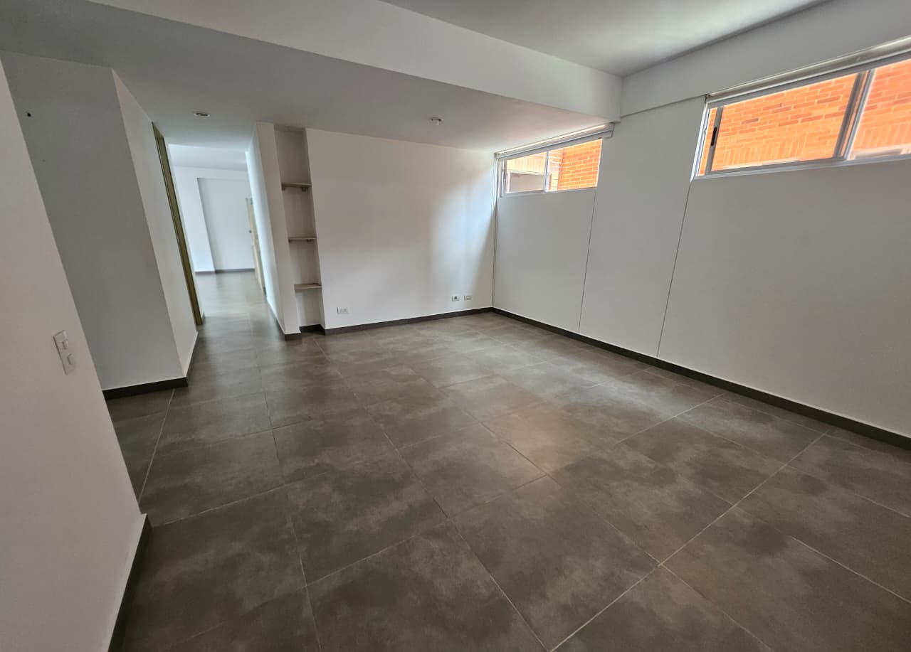 Apartamento en arriendo en Loma de Las Brujas Envigado