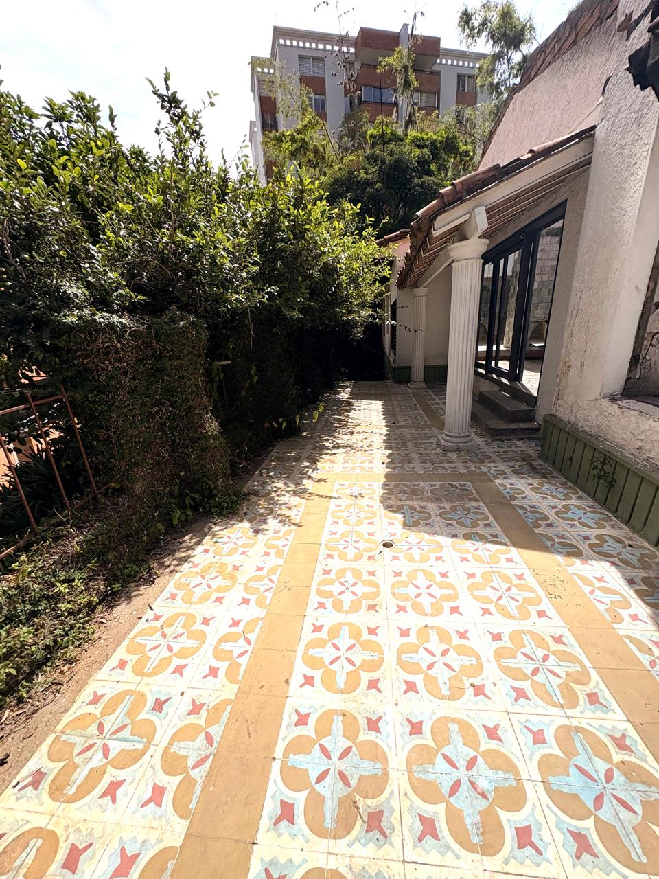 Casa Lote para venta en Poblado  Castropol