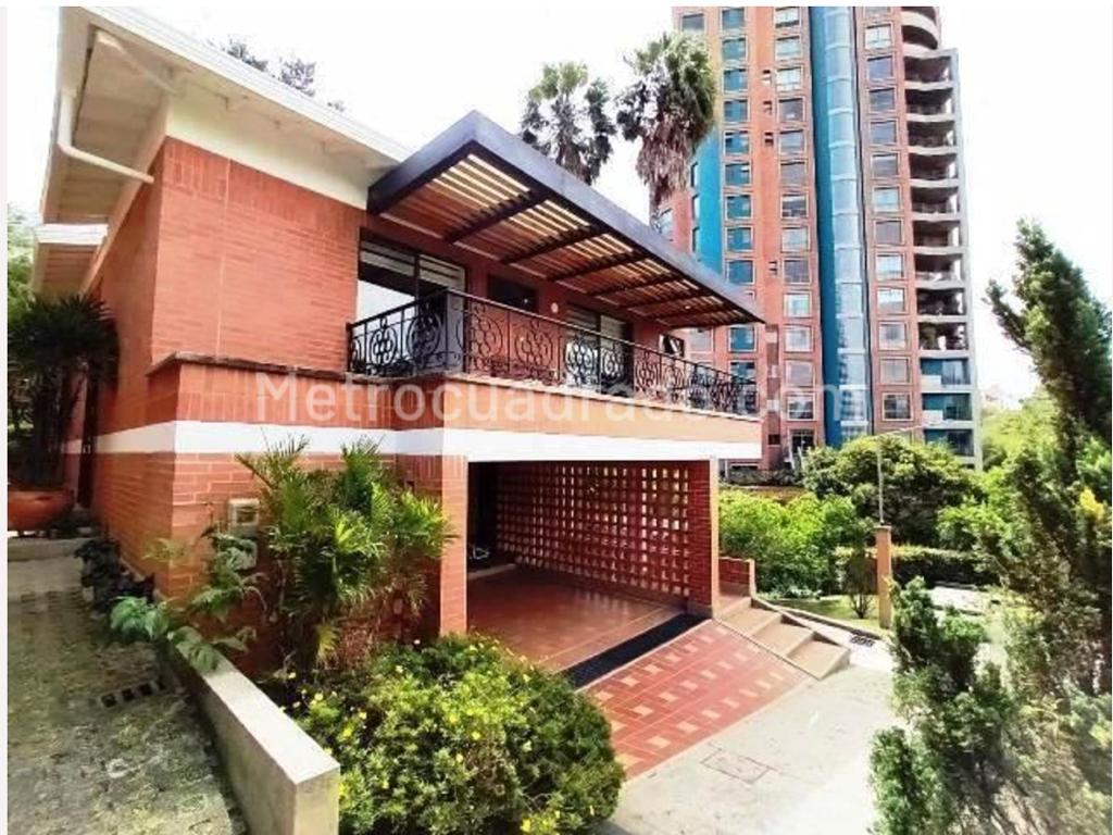 Casa en Venta en Altos del Poblado cerca del CES Medellin