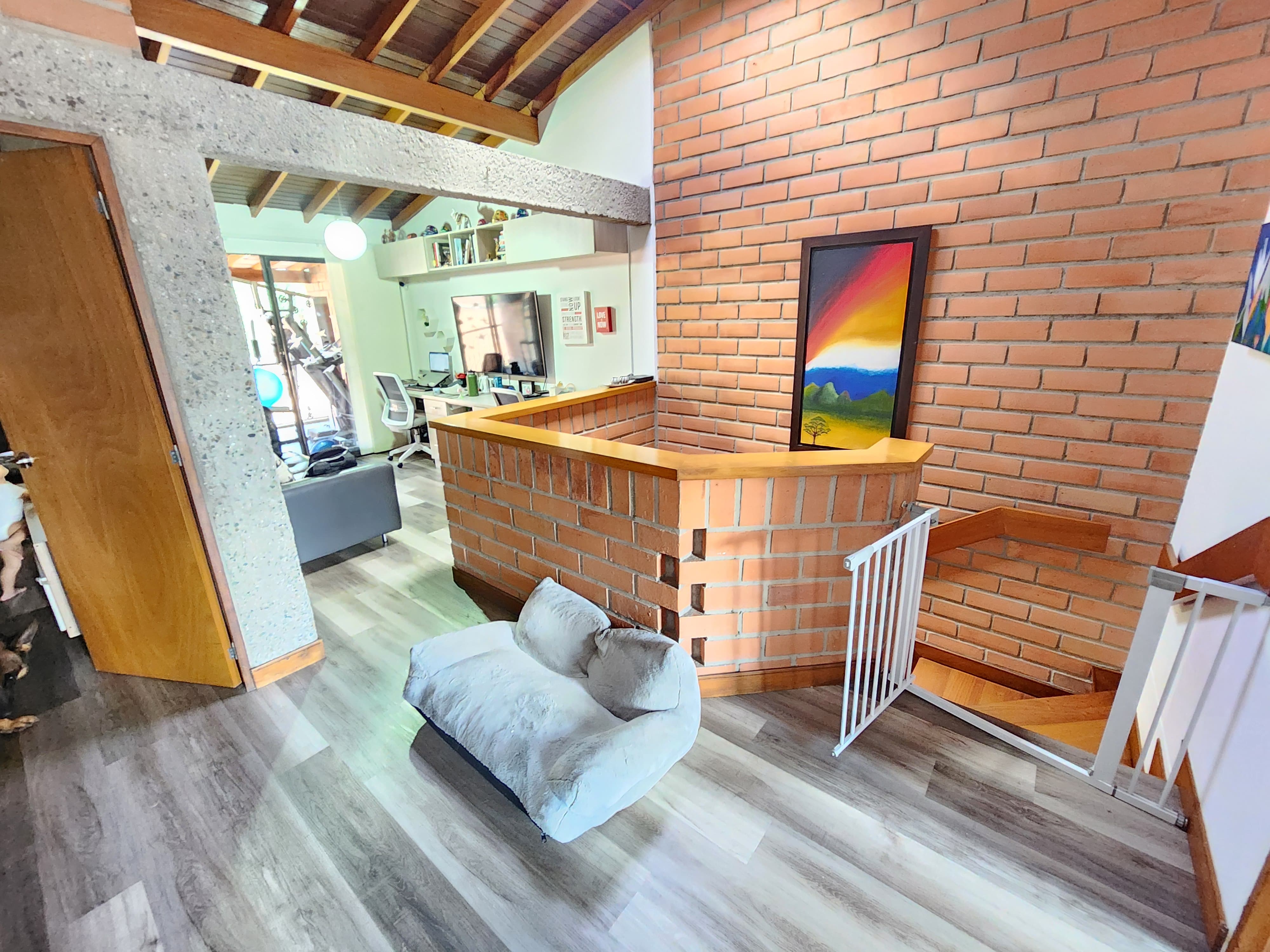 Casa en venta sector loma de las brujas en envigado