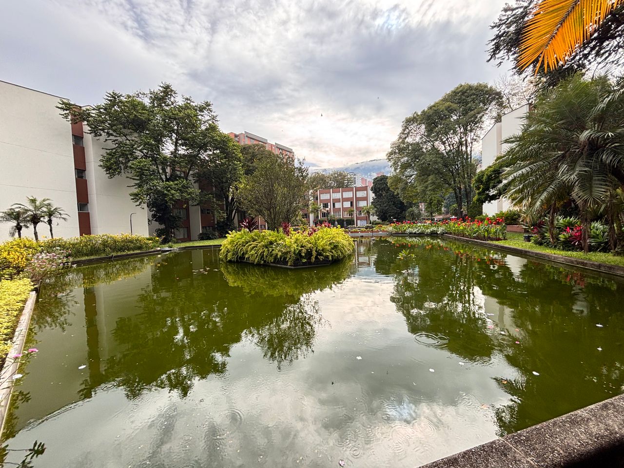 vendo apartamento en Medellín poblado, patio bonito
