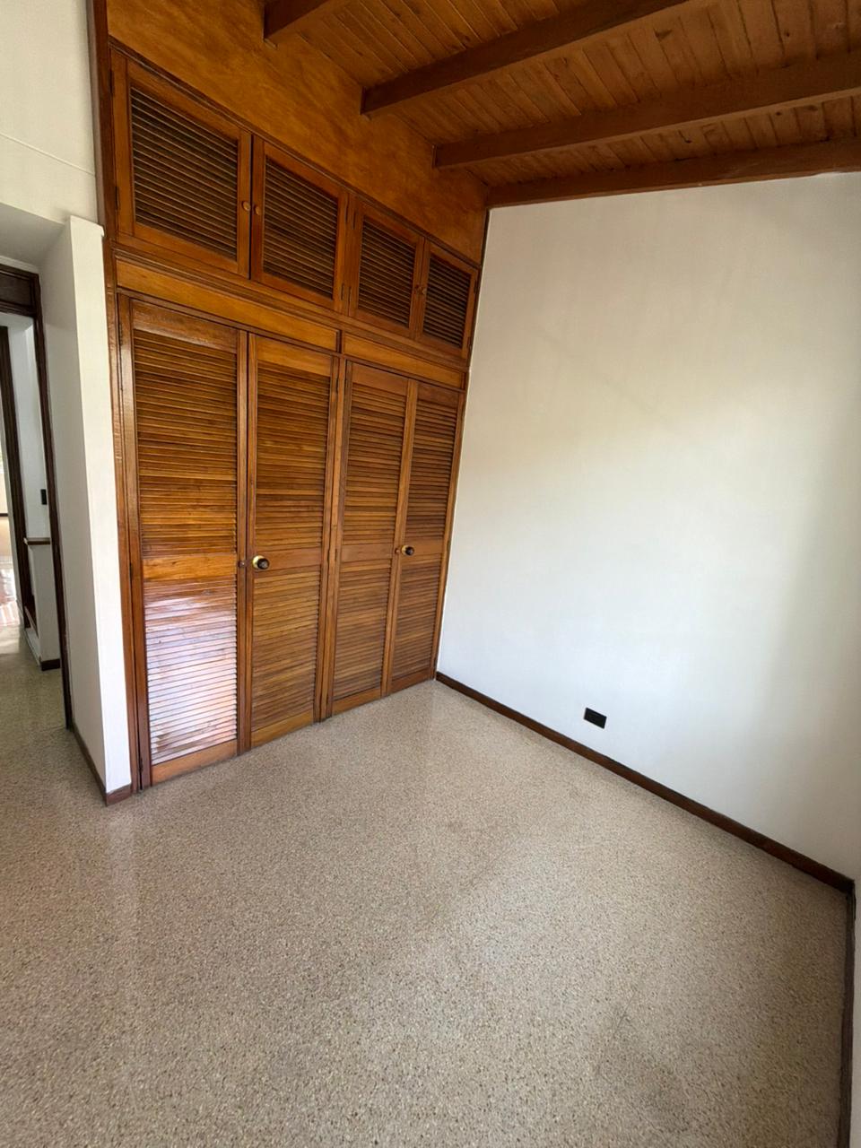 Casa para Arriendo  en Loma de los Bernal Medellín