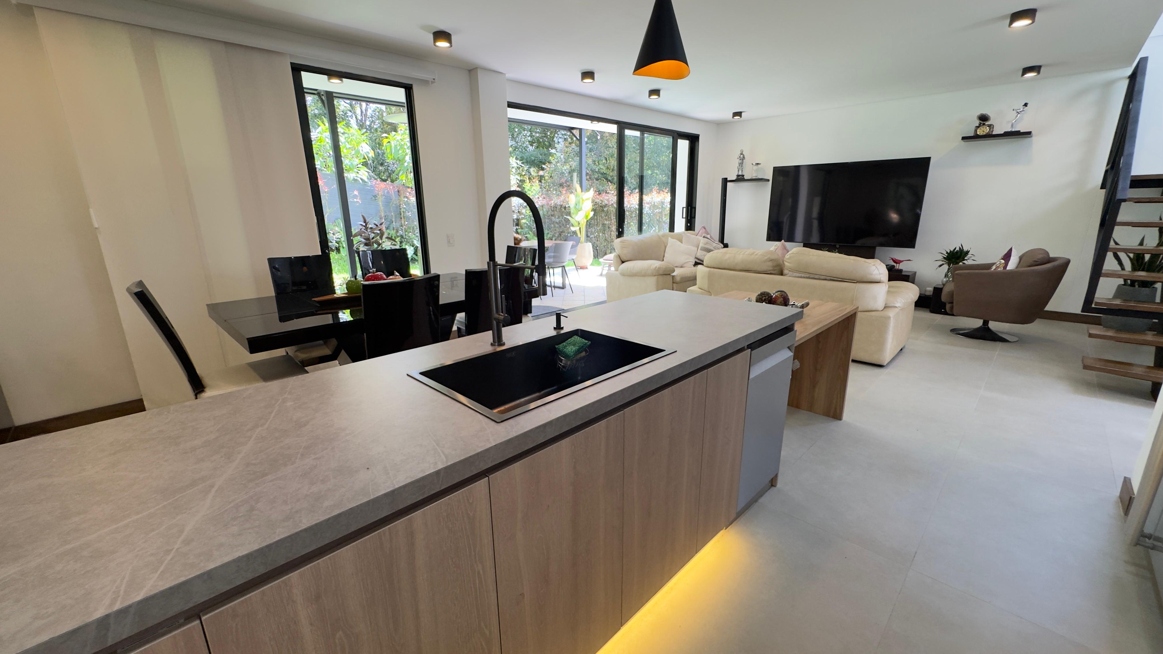 Venta de casa en El Retiro Macedonia