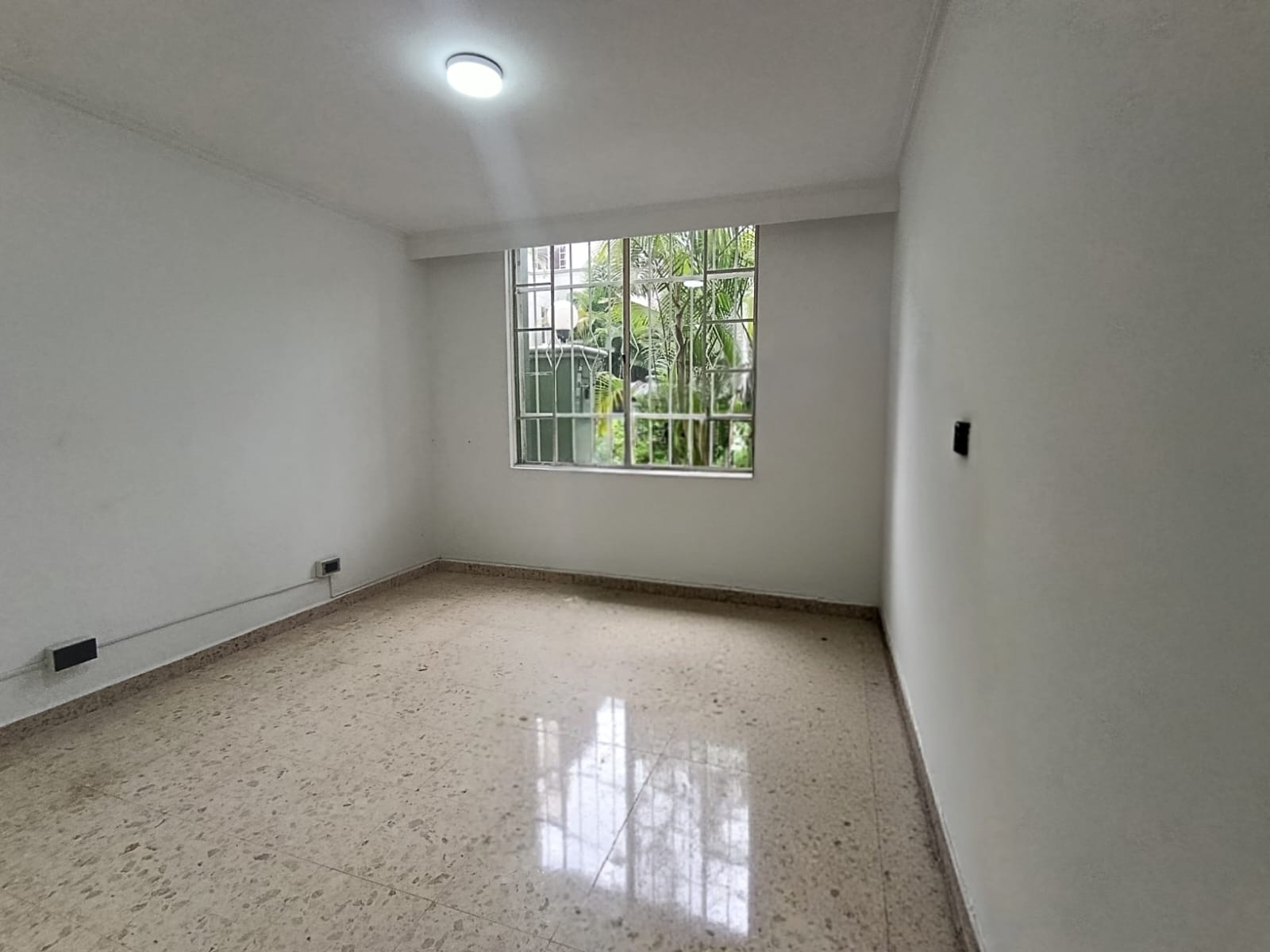 Casa para Arriendo  en Loma de los Bernal Medellín