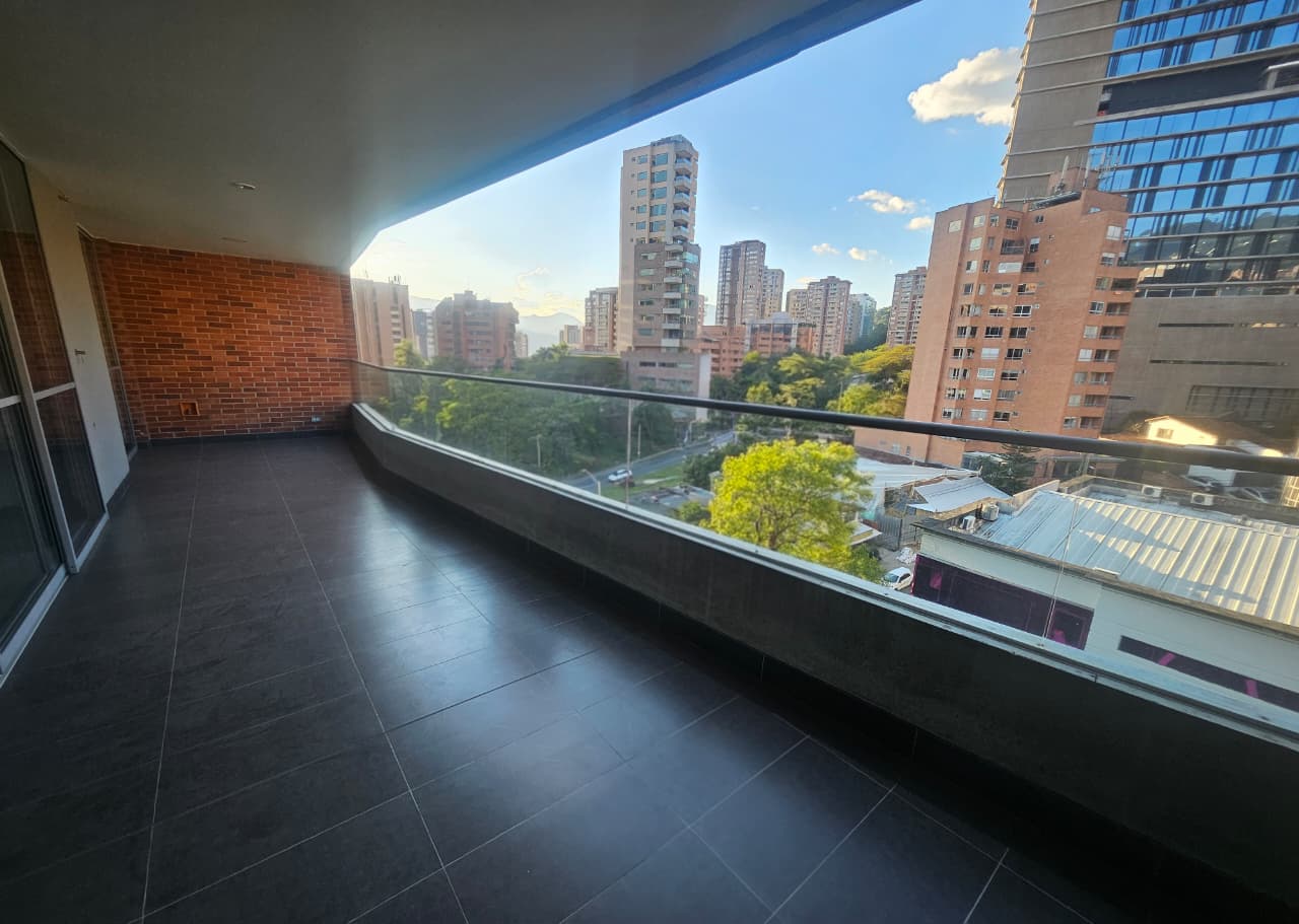 Apartamento en arriendo en Lalinde El Poblado Medellín