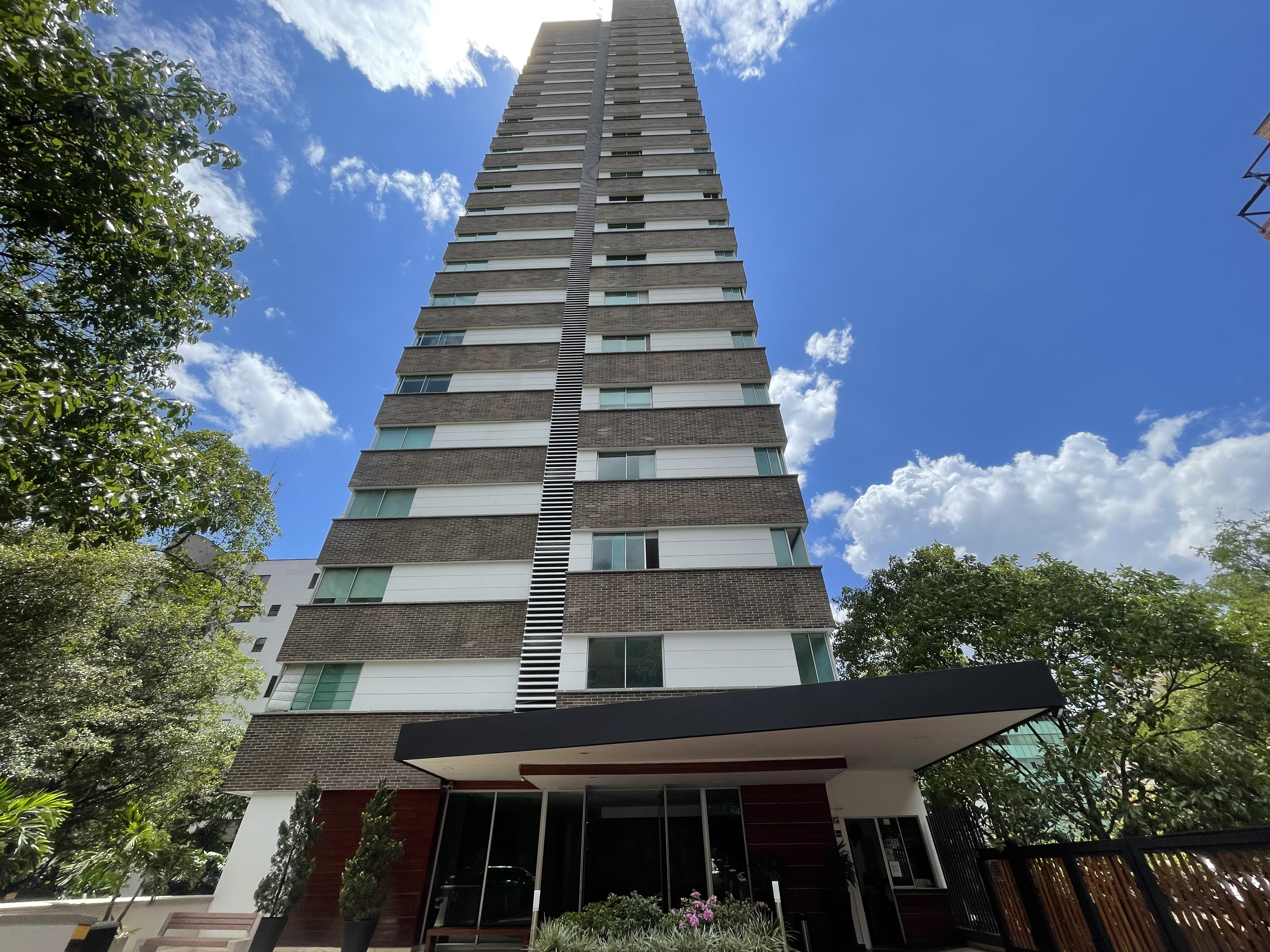 Apartamento AMOBLADO para la venta en Medellín Loma de Alejandría