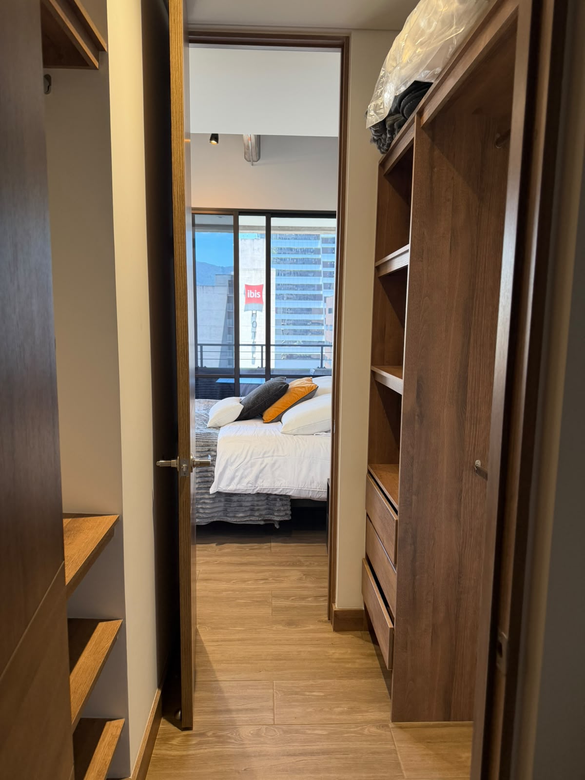 Apartaestudio amoblado para arriendo en Ciudad del Río El Poblado