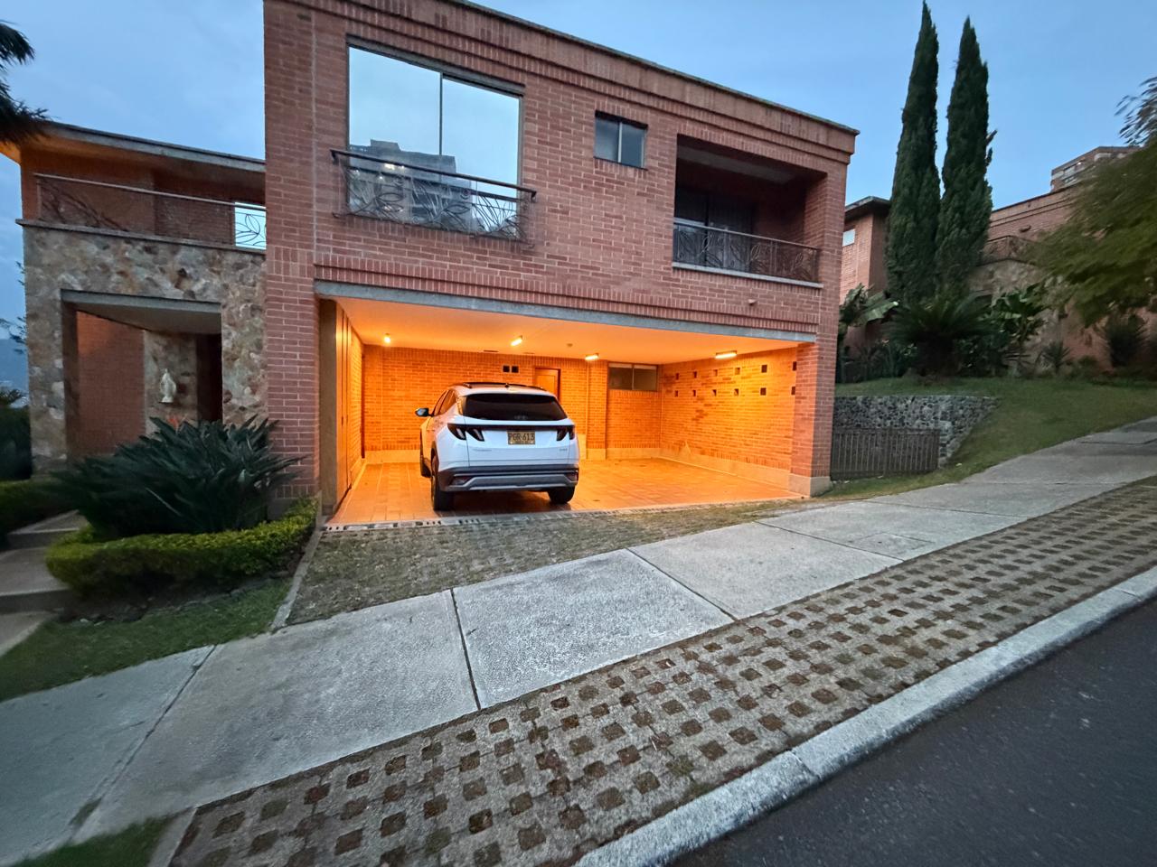 Casa en  venta en la Calera el    Poblado Medellin