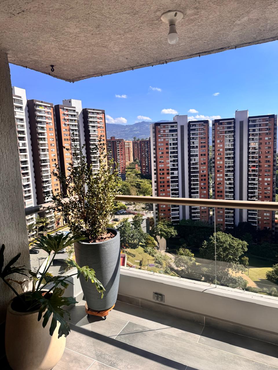 Apartamento para la venta en la loma de los bernal