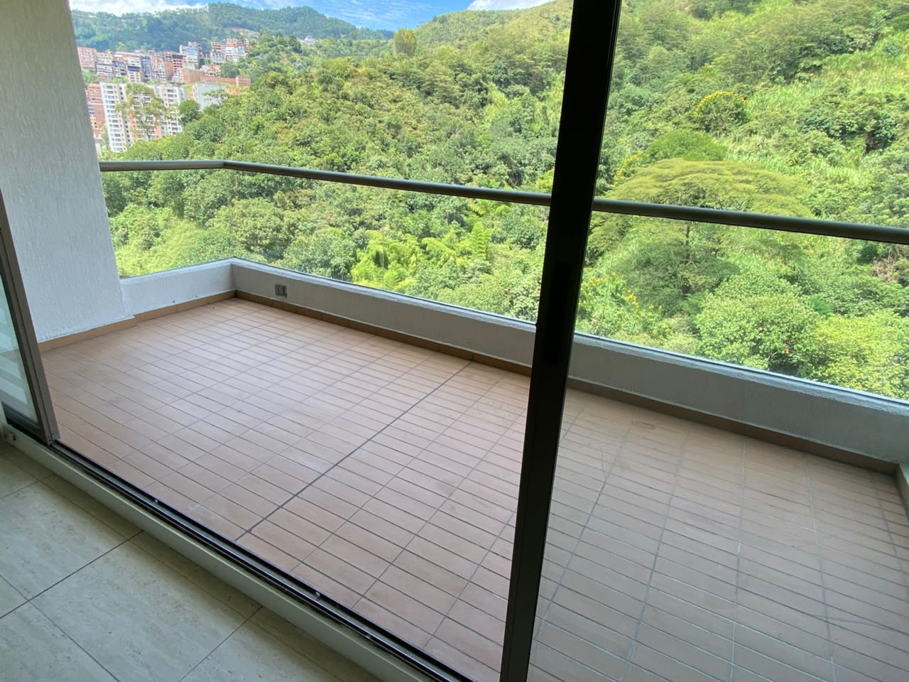 Apartamento para la venta en la loma de los bernal