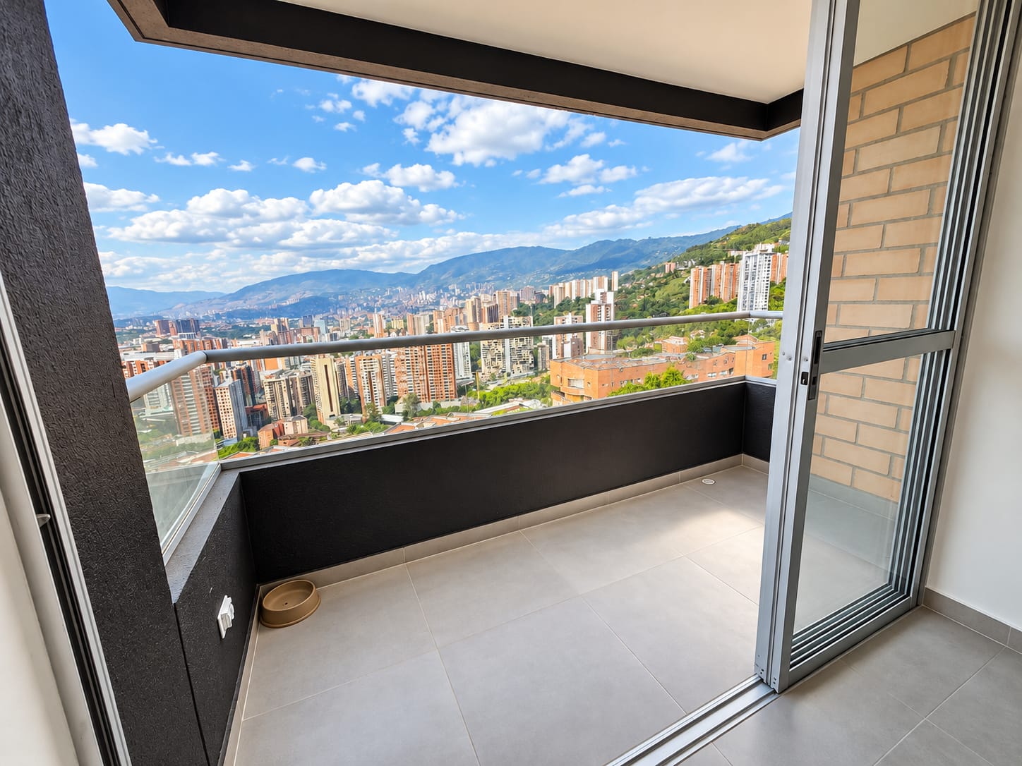 Apartamento en venta Las Lomitas Sabaneta – Piso 16 + vista