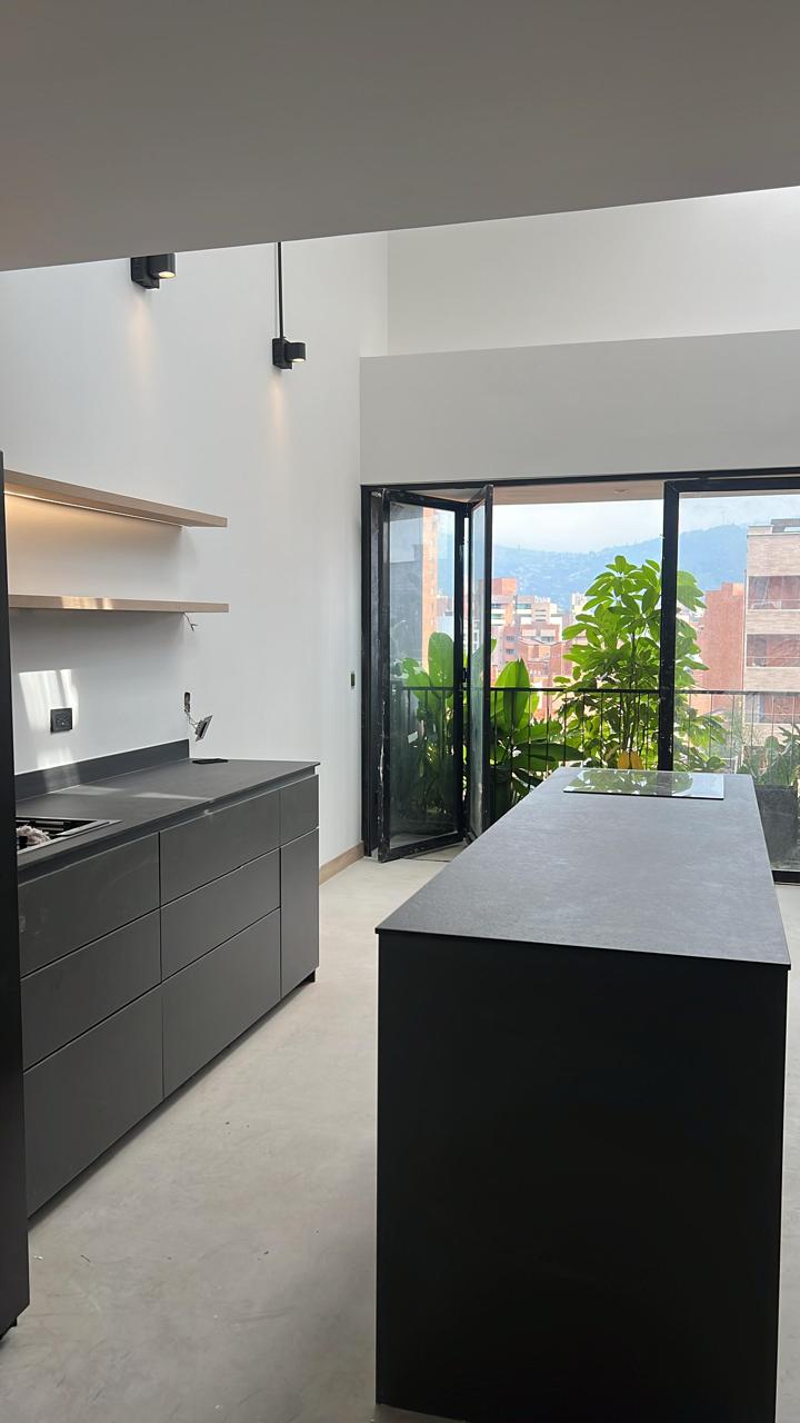 SE VENDE PENT HOUSE EN LAURELES