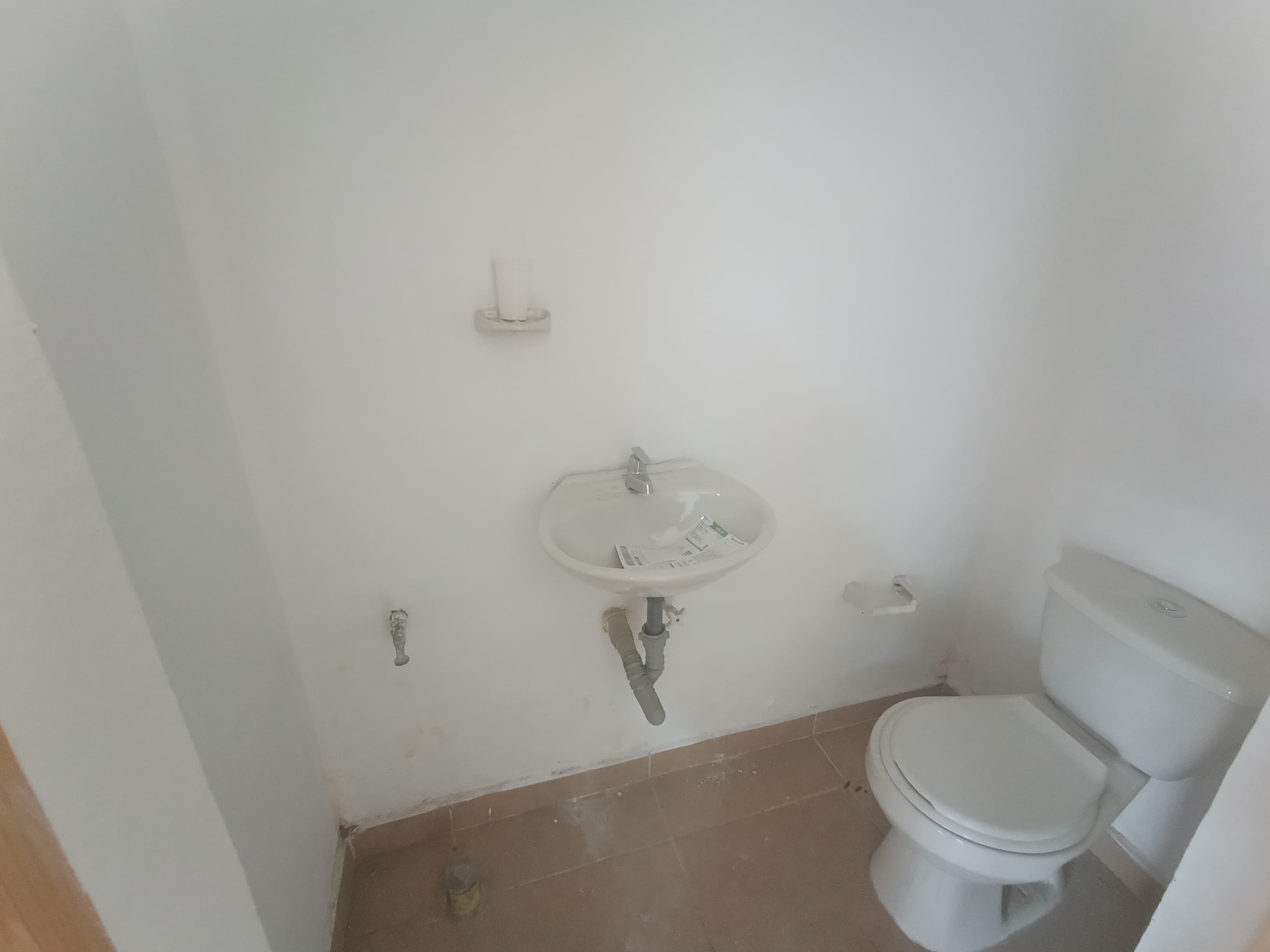 Local comercial para renta en avenida principal sobre la 80