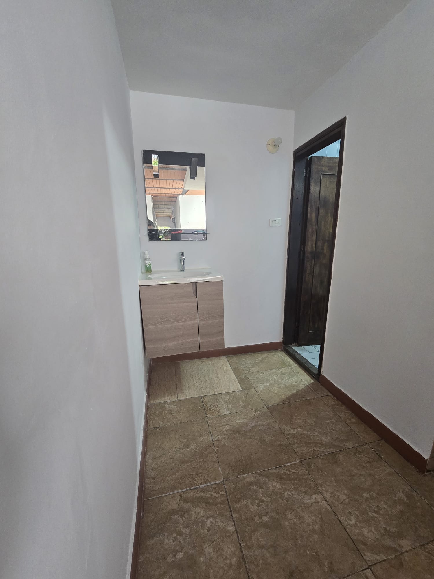 Venta de casa en Manrique central segundo piso con terraza