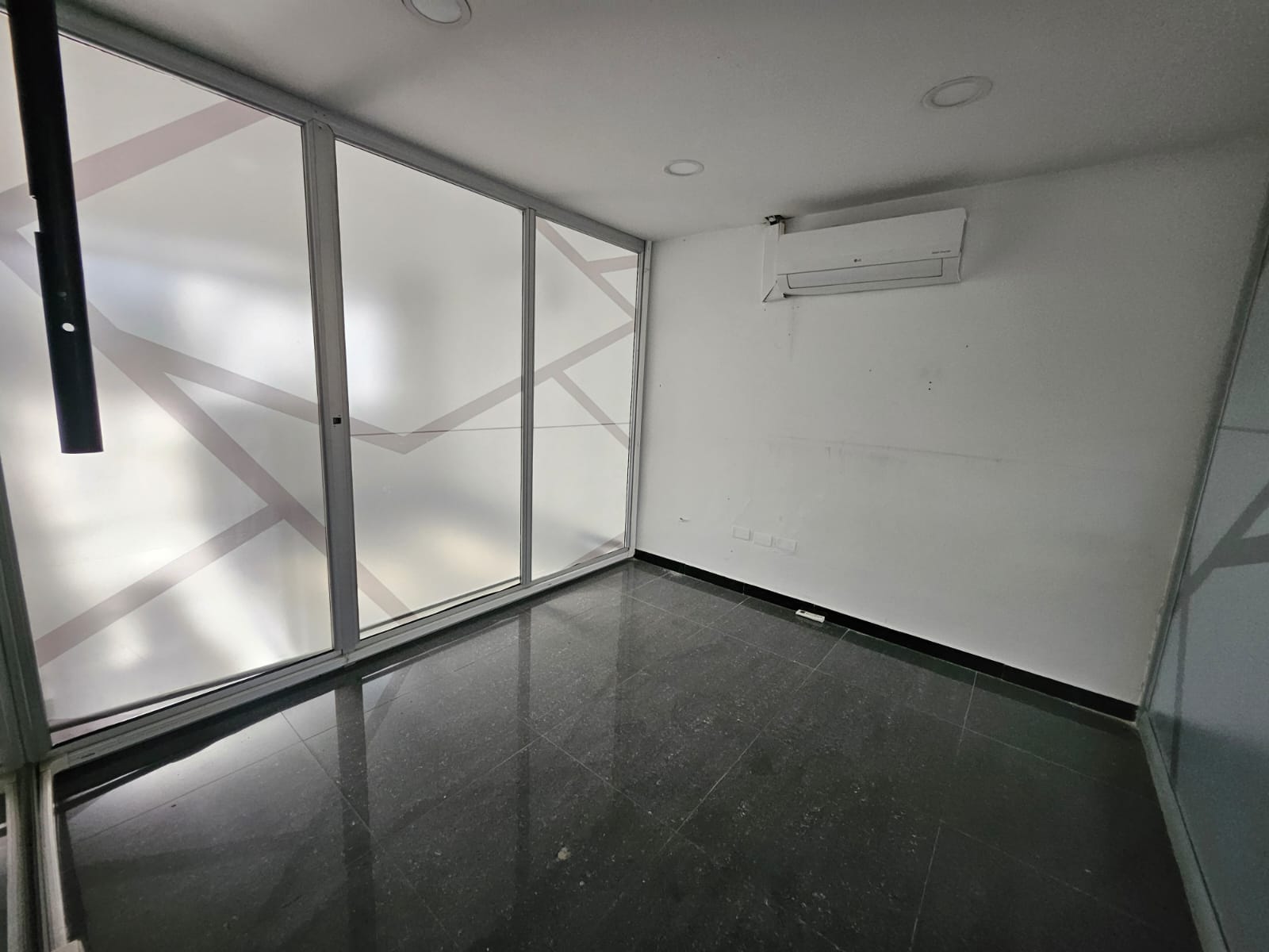 Casa comercial para arriendo en La 80 Floresta