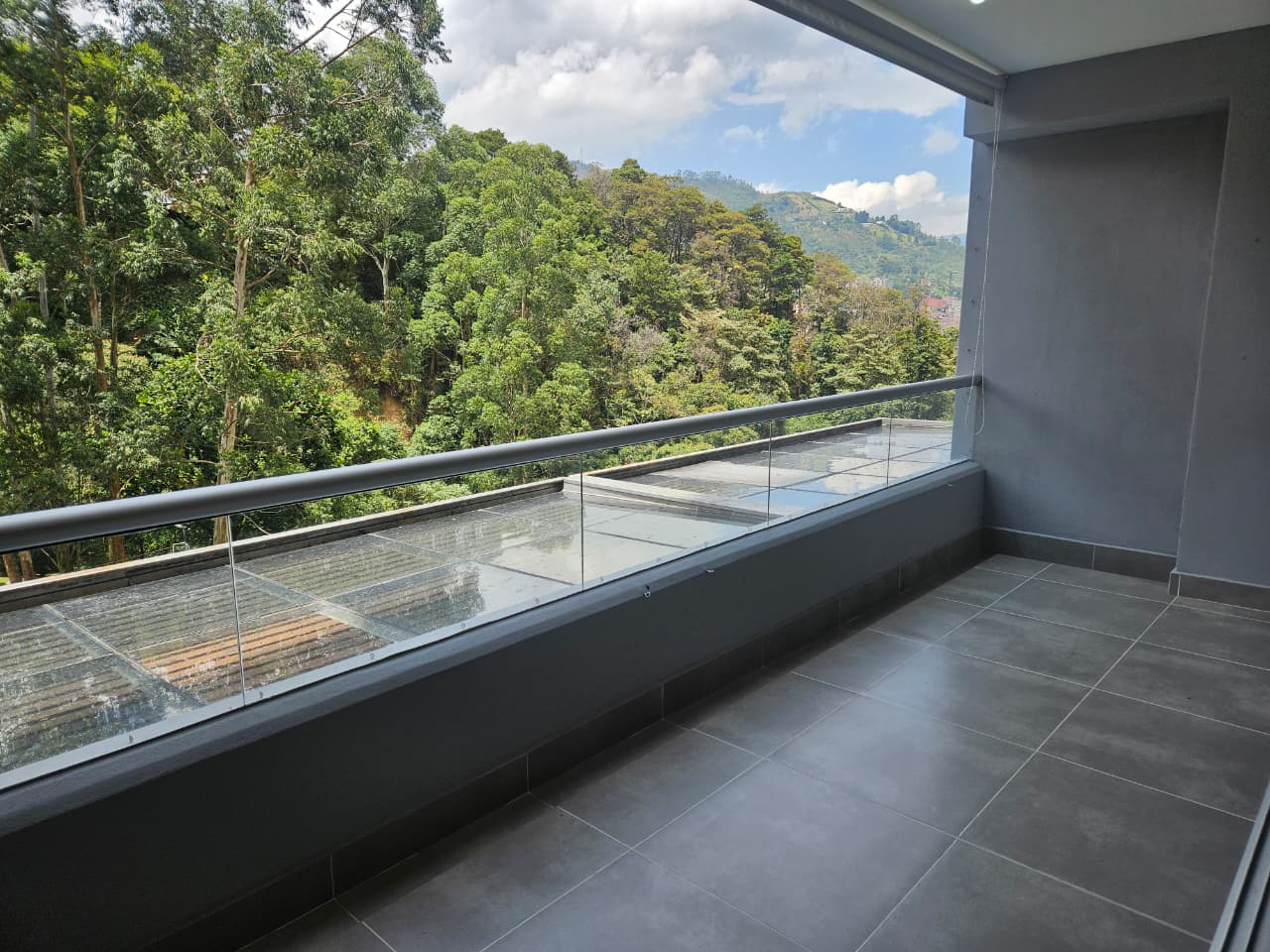 Apartamento en arriendo en Loma de Las Brujas Envigado