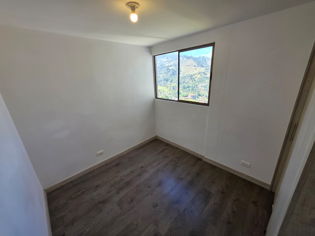 Apartamento en venta Las Lomitas Sabaneta - parqueadero y util